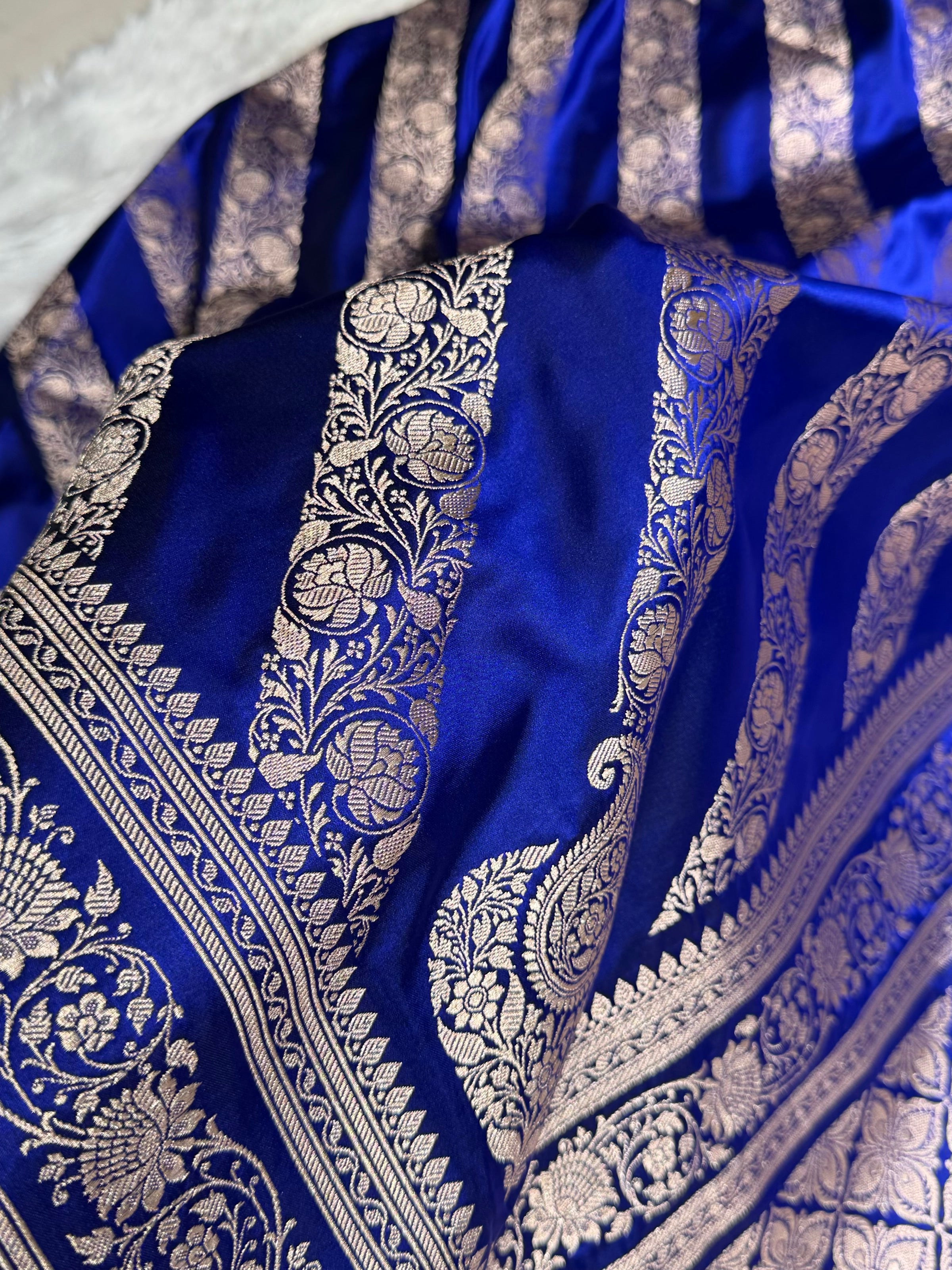 Royal Blue Shades Banarasi Cross Pattern Floral Mashru Silk Saree MSM-102