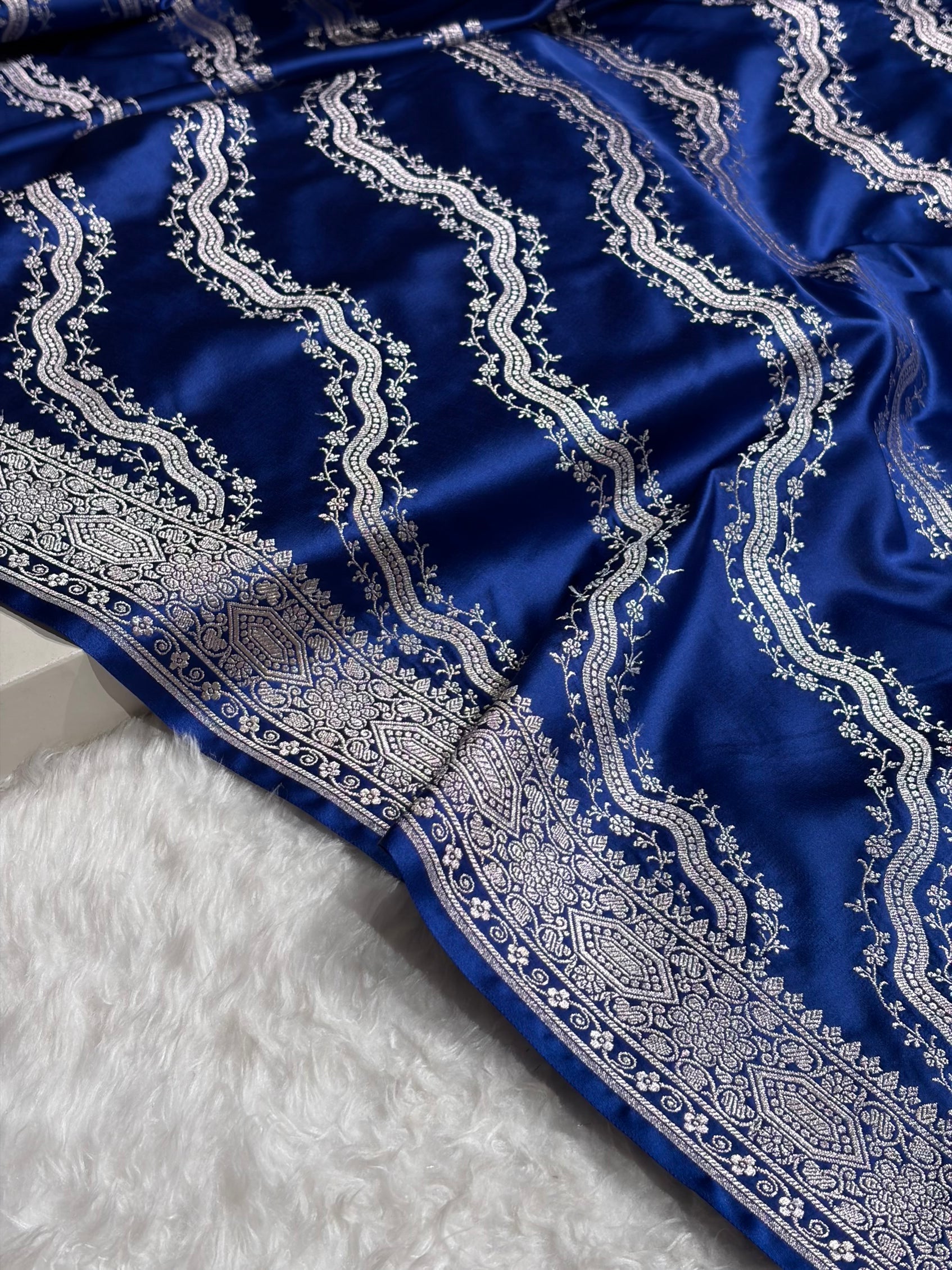Banarasi Cross Pattern in Royal Blue Shades Floral Mashru Silk Saree MS93