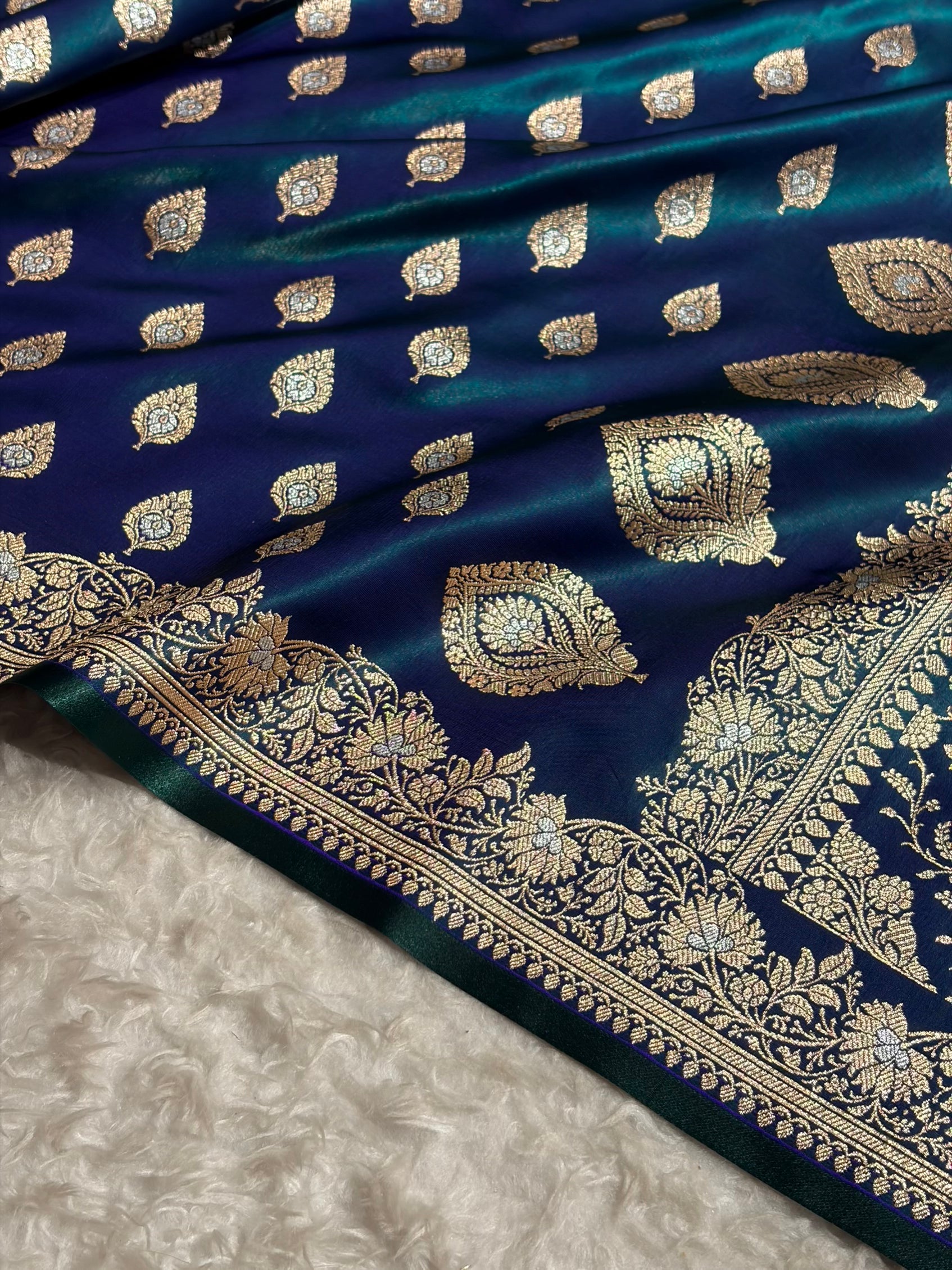 Banarasi Peacock Shades Minakari Booti Pattern Banarasi Satin Silk Saree SS60