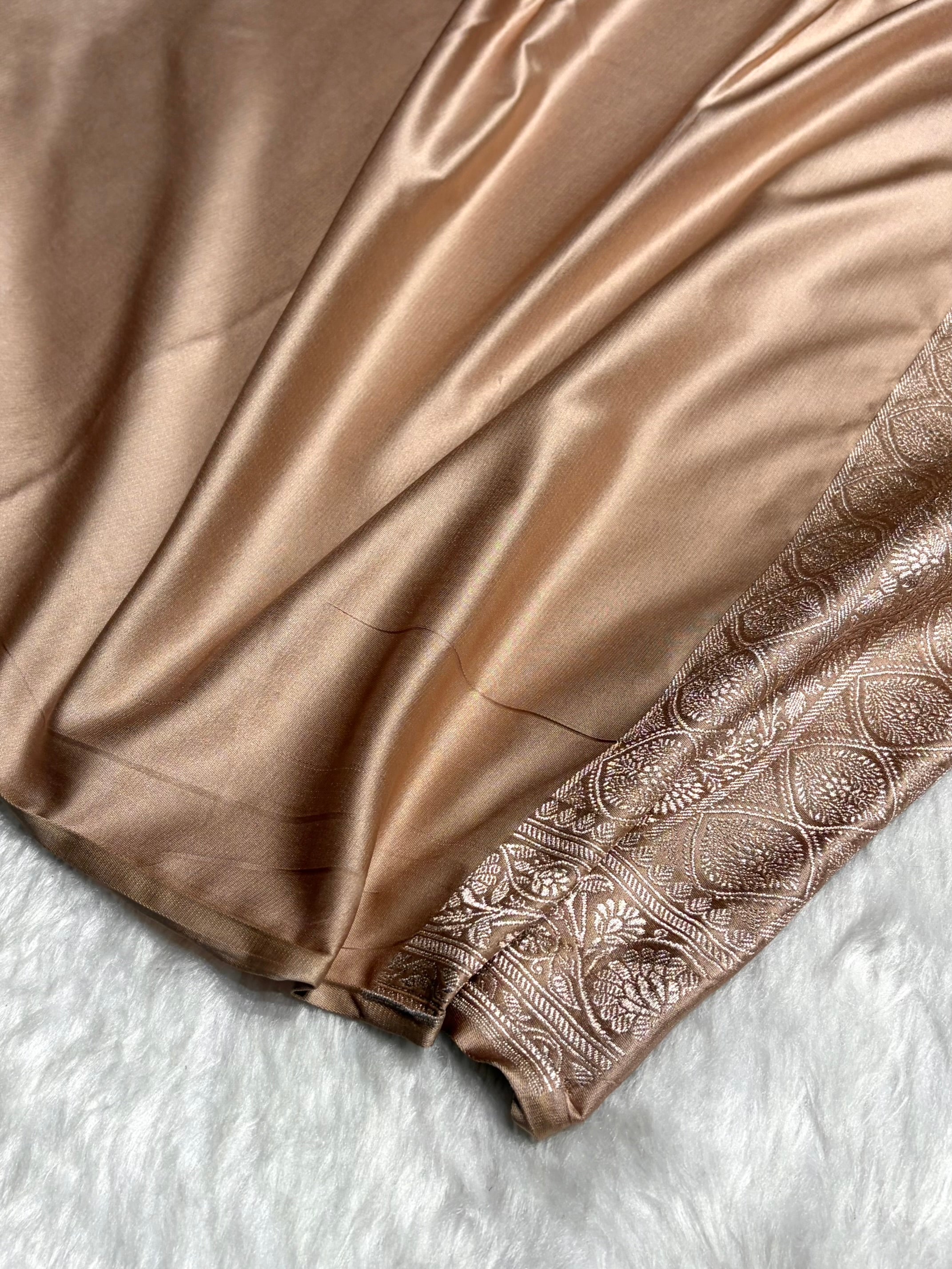 Dusty Beige Shades With Contrast Border Booti Mashru Silk Saree MS78