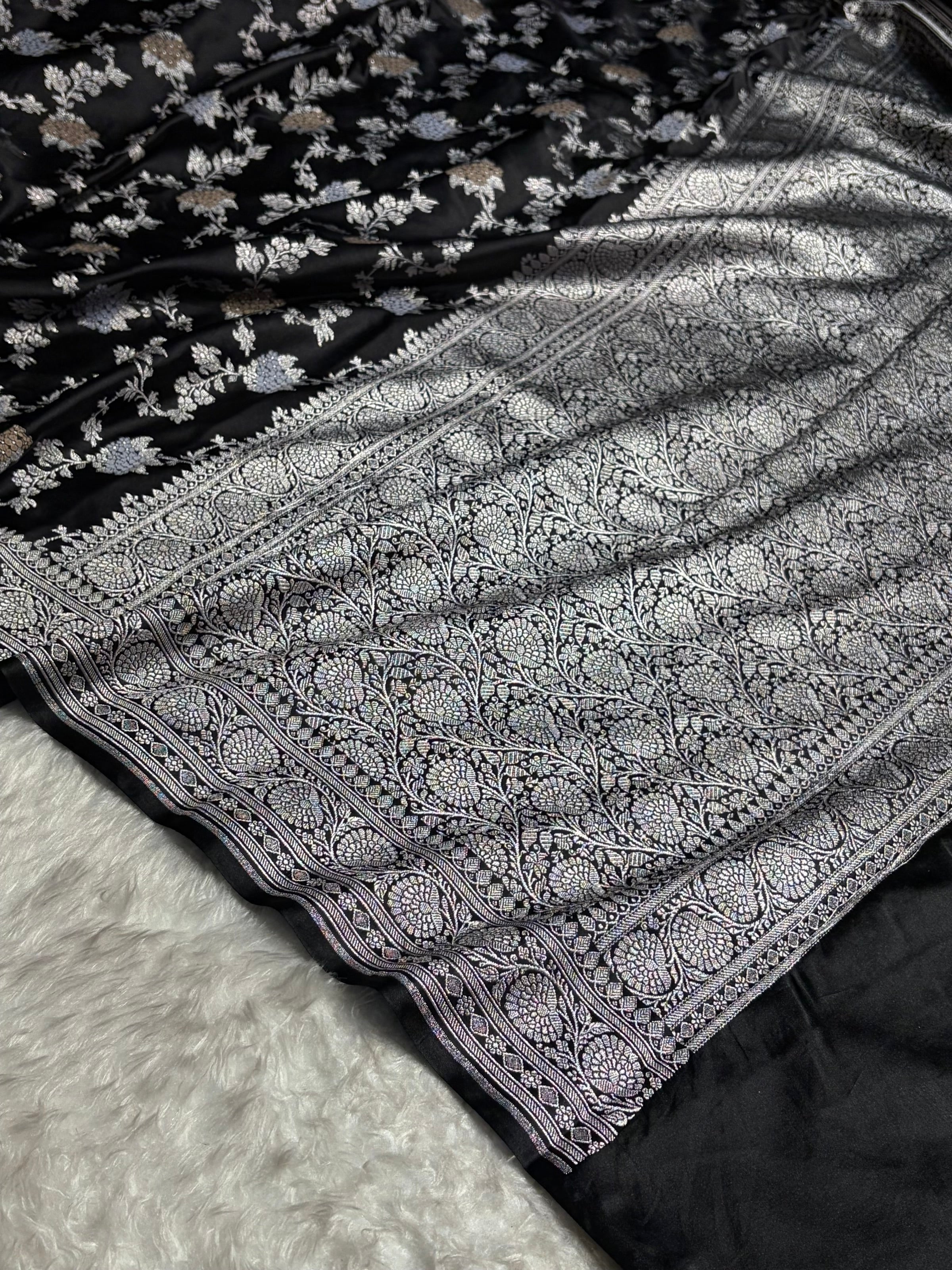 Banarasi Black Shades Jaal Pattern Mashru Silk Saree MS57