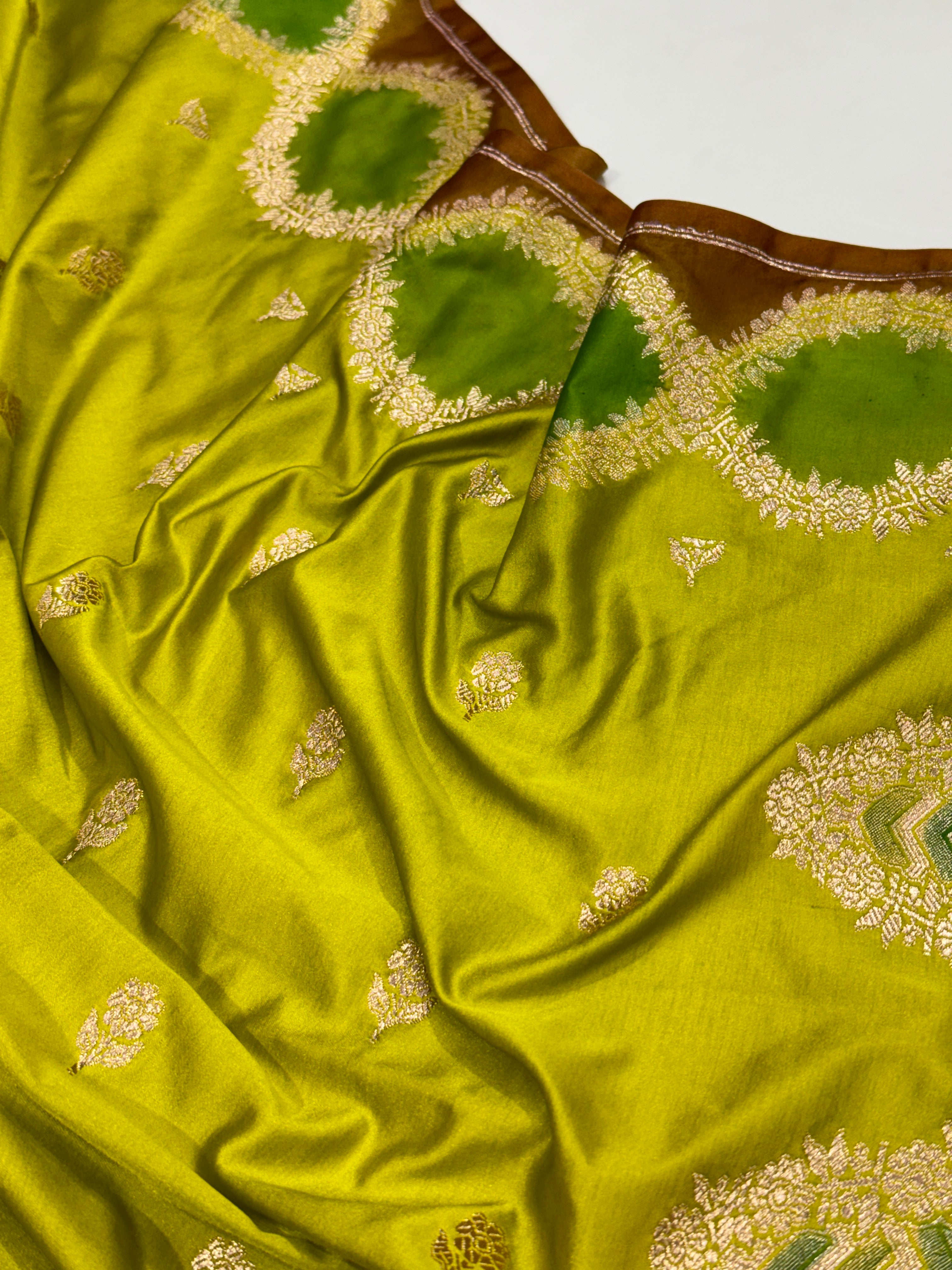 Mehandi Green Rangkart Scallop Mashru Silk Saree