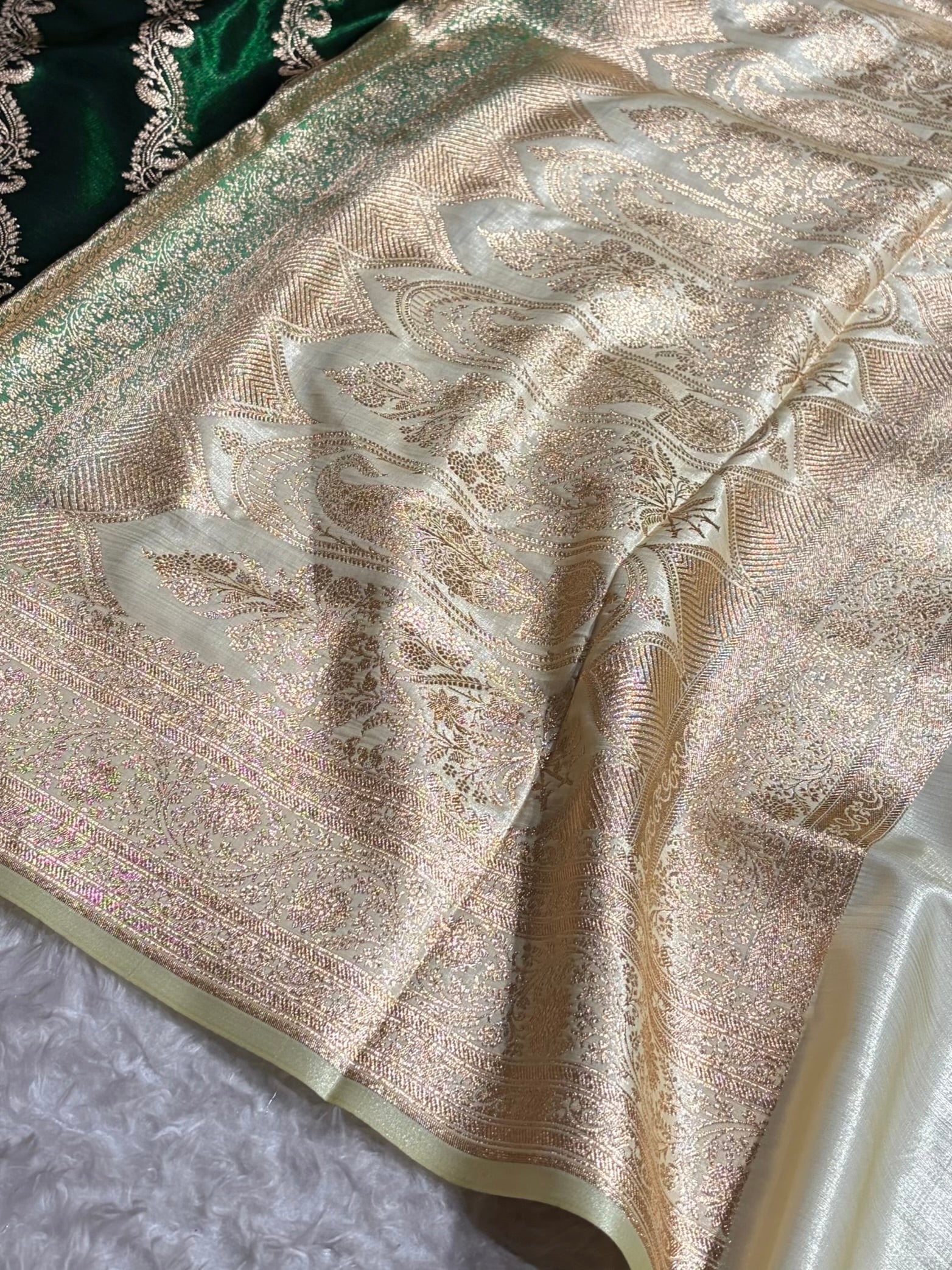 Bottle Green Contrast Shades Cross Pattern Banarasi Satin Silk Saree SS39