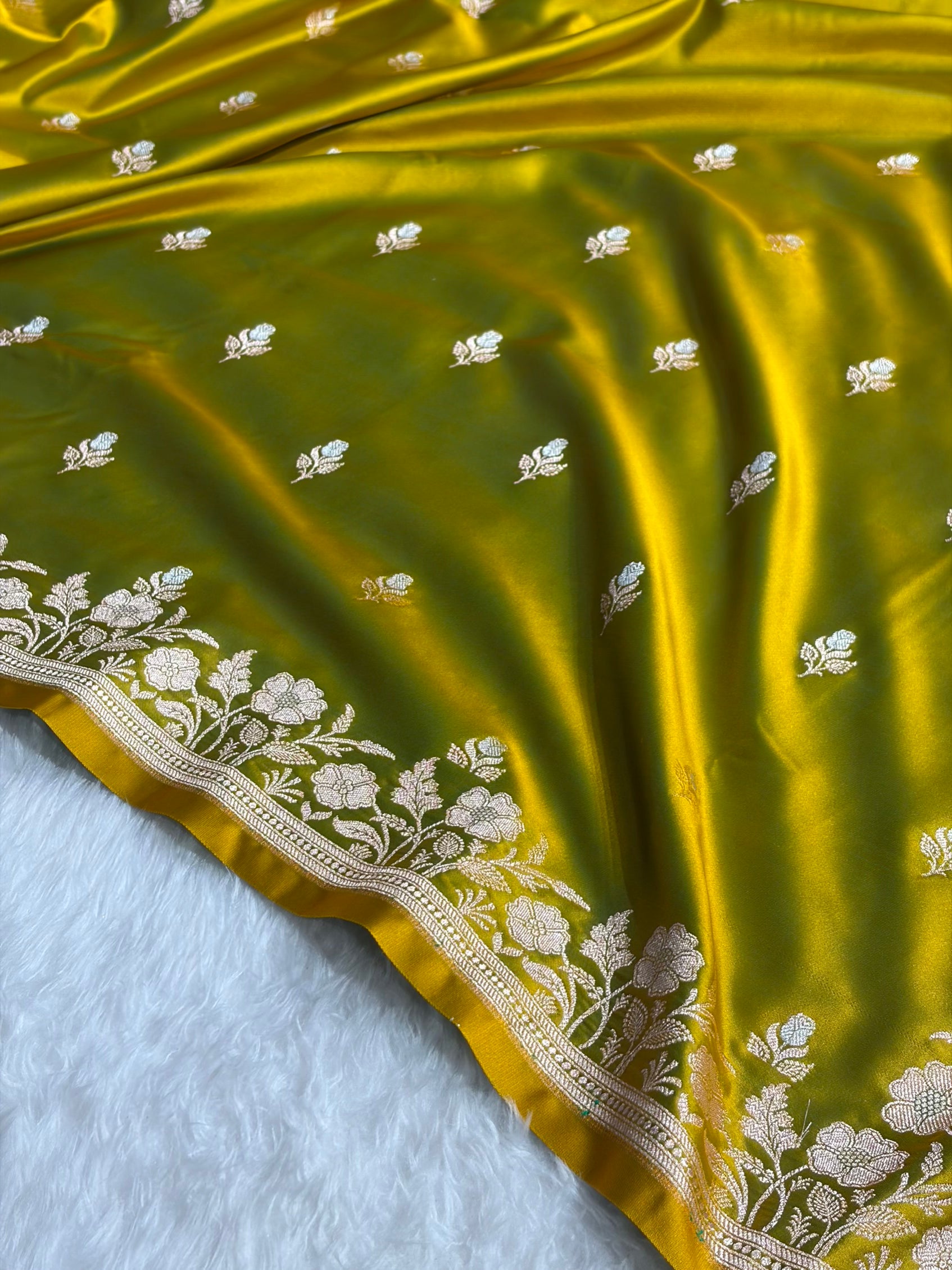 Banarasi Liril Mehendi Green Boota With Floral Border Mashru Silk Saree MSM-85