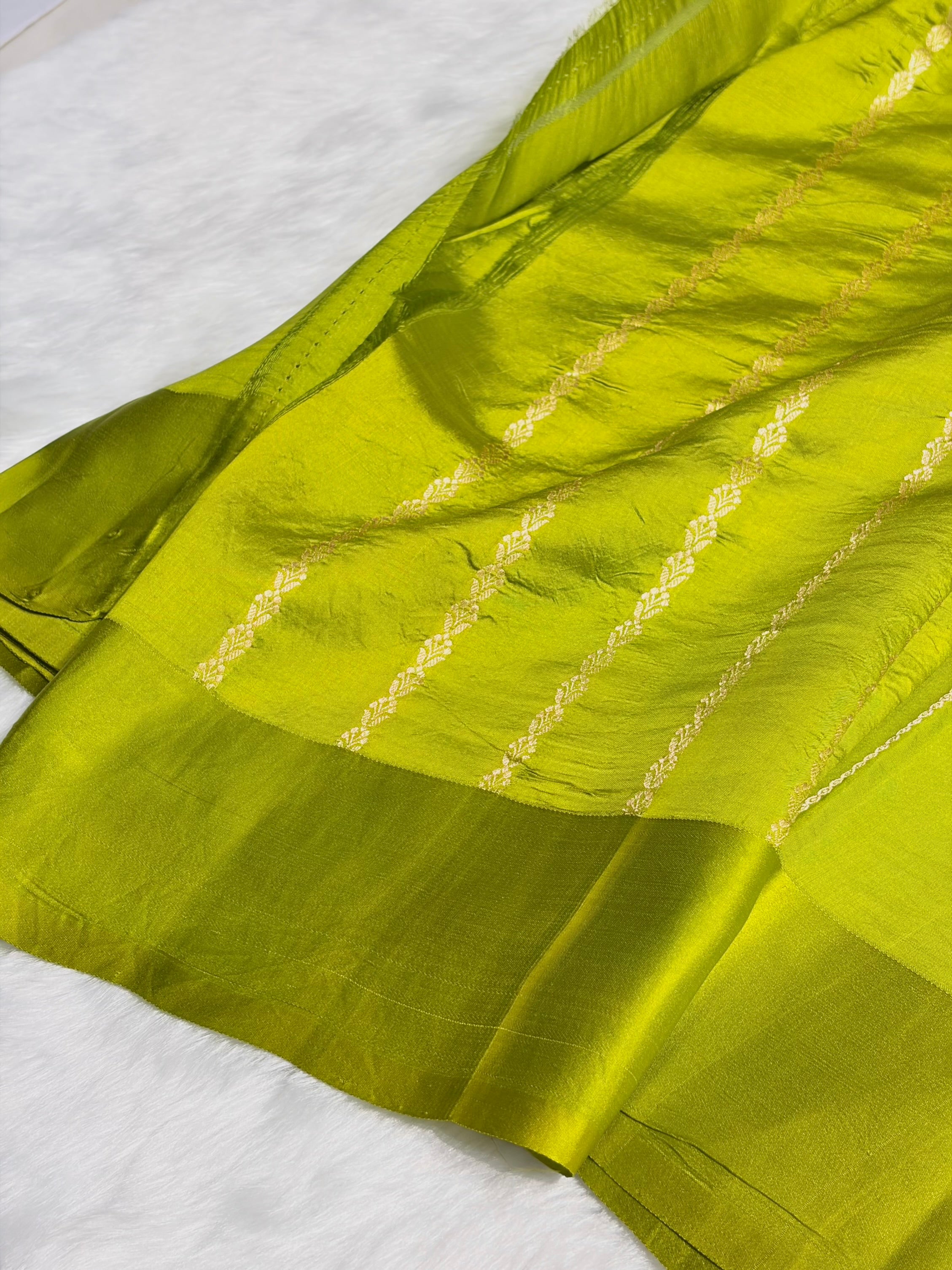 Green Shades Rangkart Handwoven Pure Katan Raw Mango Silk RM-44