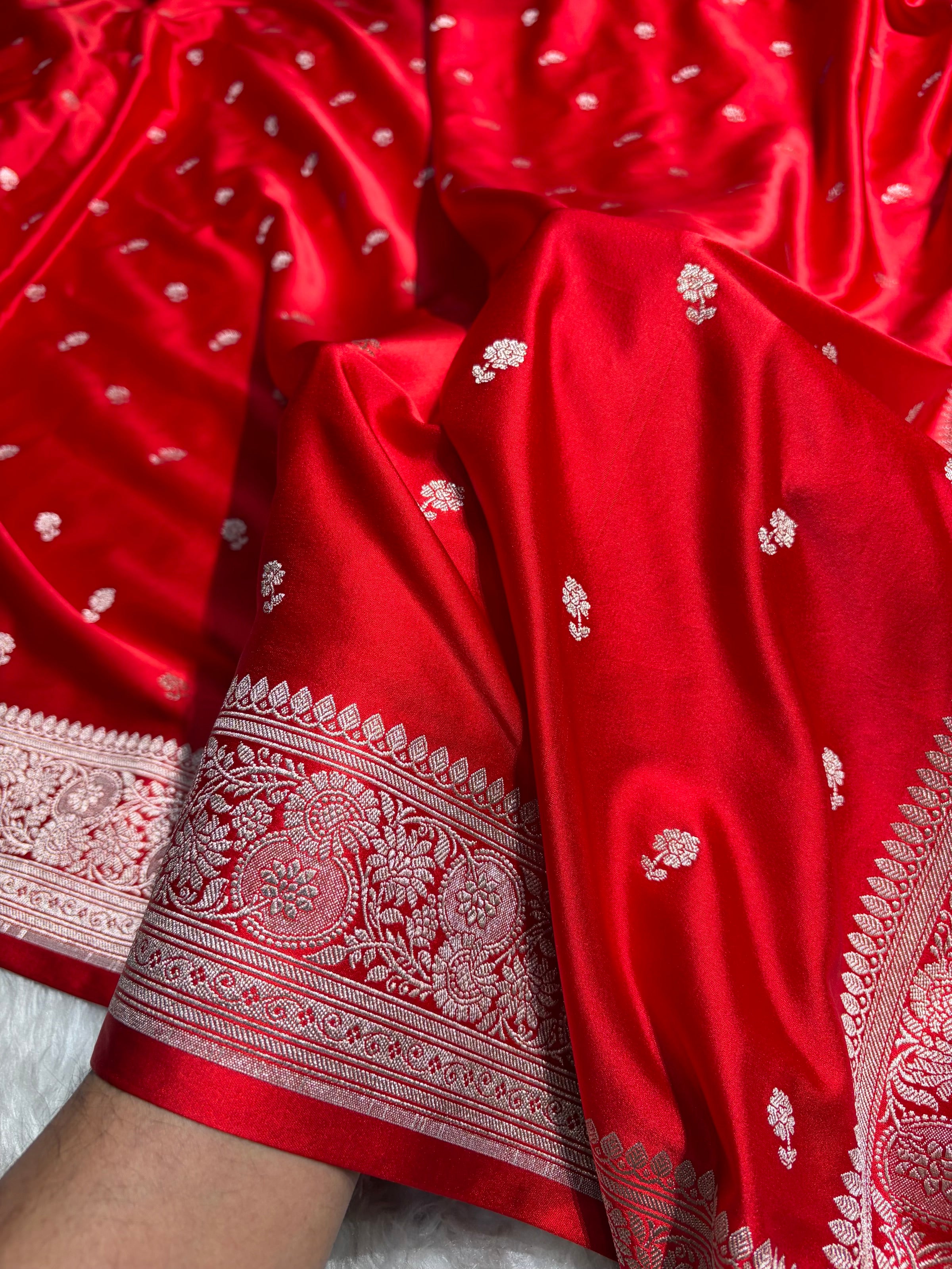 Banarasi Red Shades Booti Mashru Silk Saree MS73