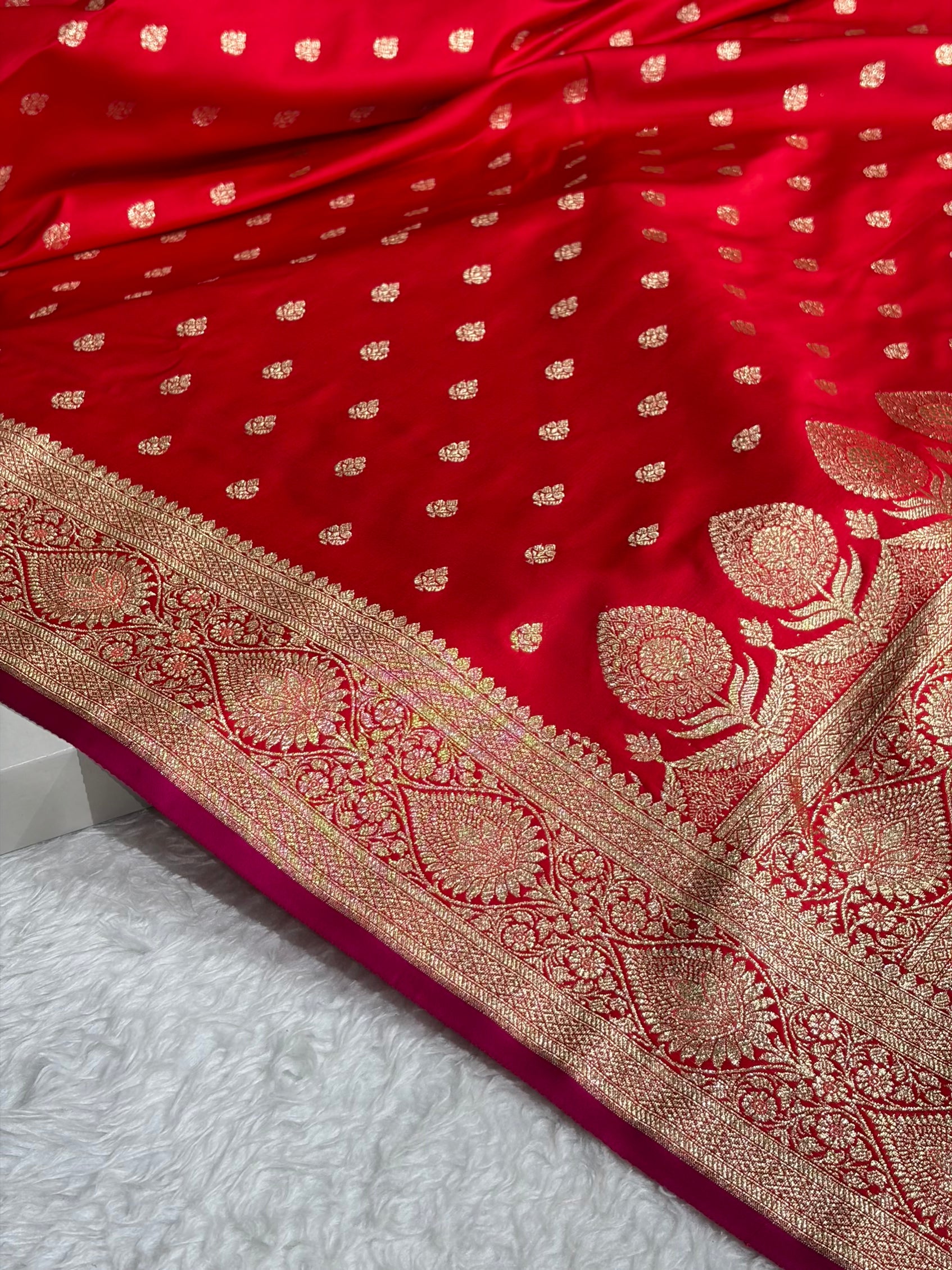Red Shades Banarasi booti Katan Silk saree SK10