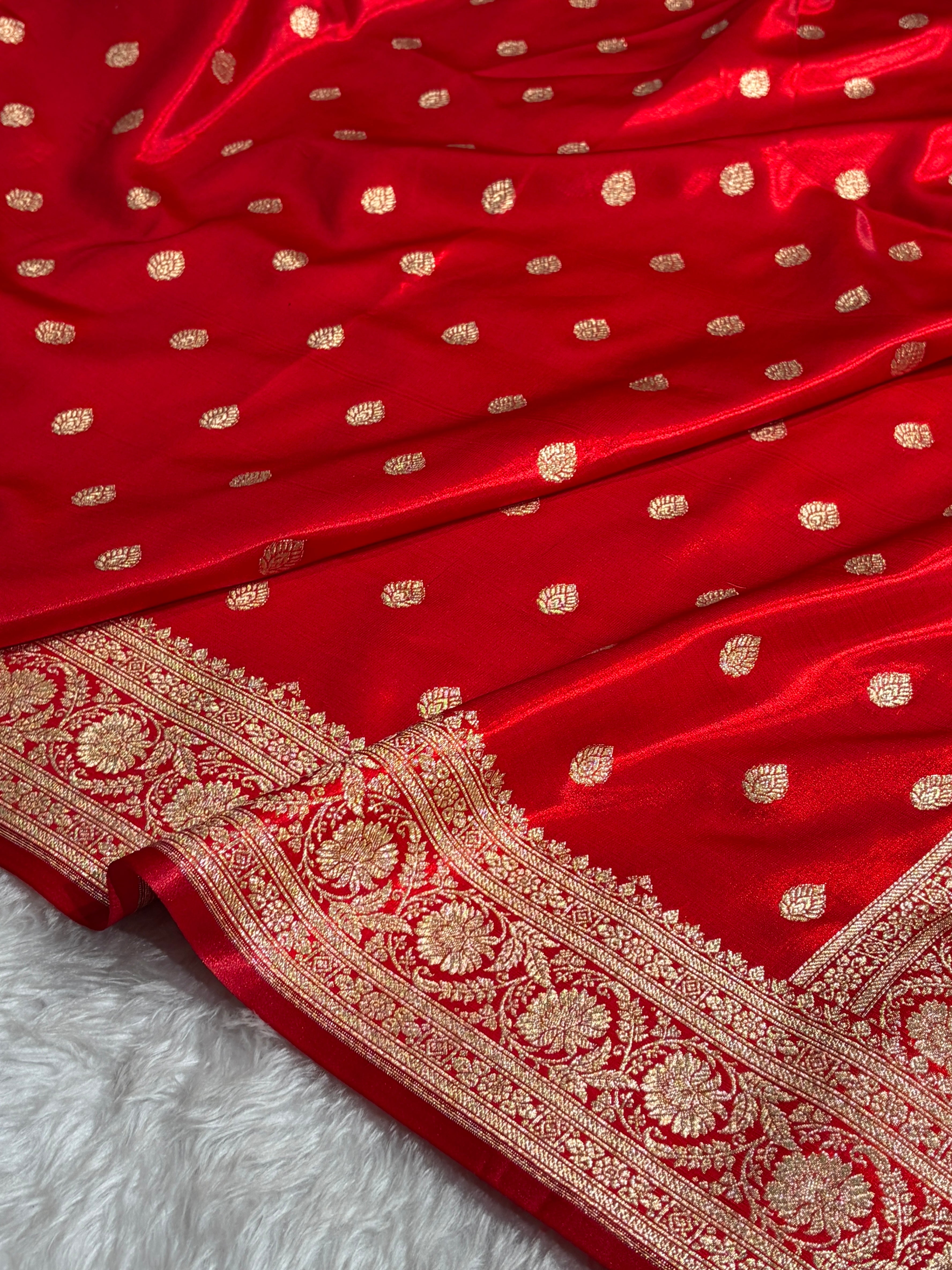 Red Shades Boota Pattern Banarasi Satin Silk Saree. SS45