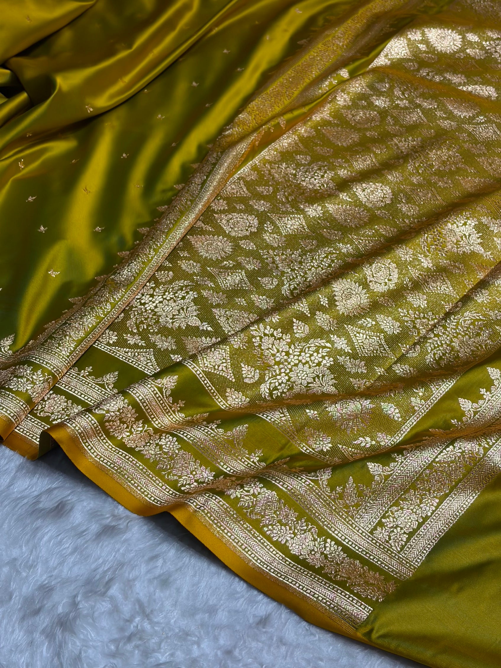 Liril Mehendi Shades Banarasi Booti Katan Silk Saree SKM17