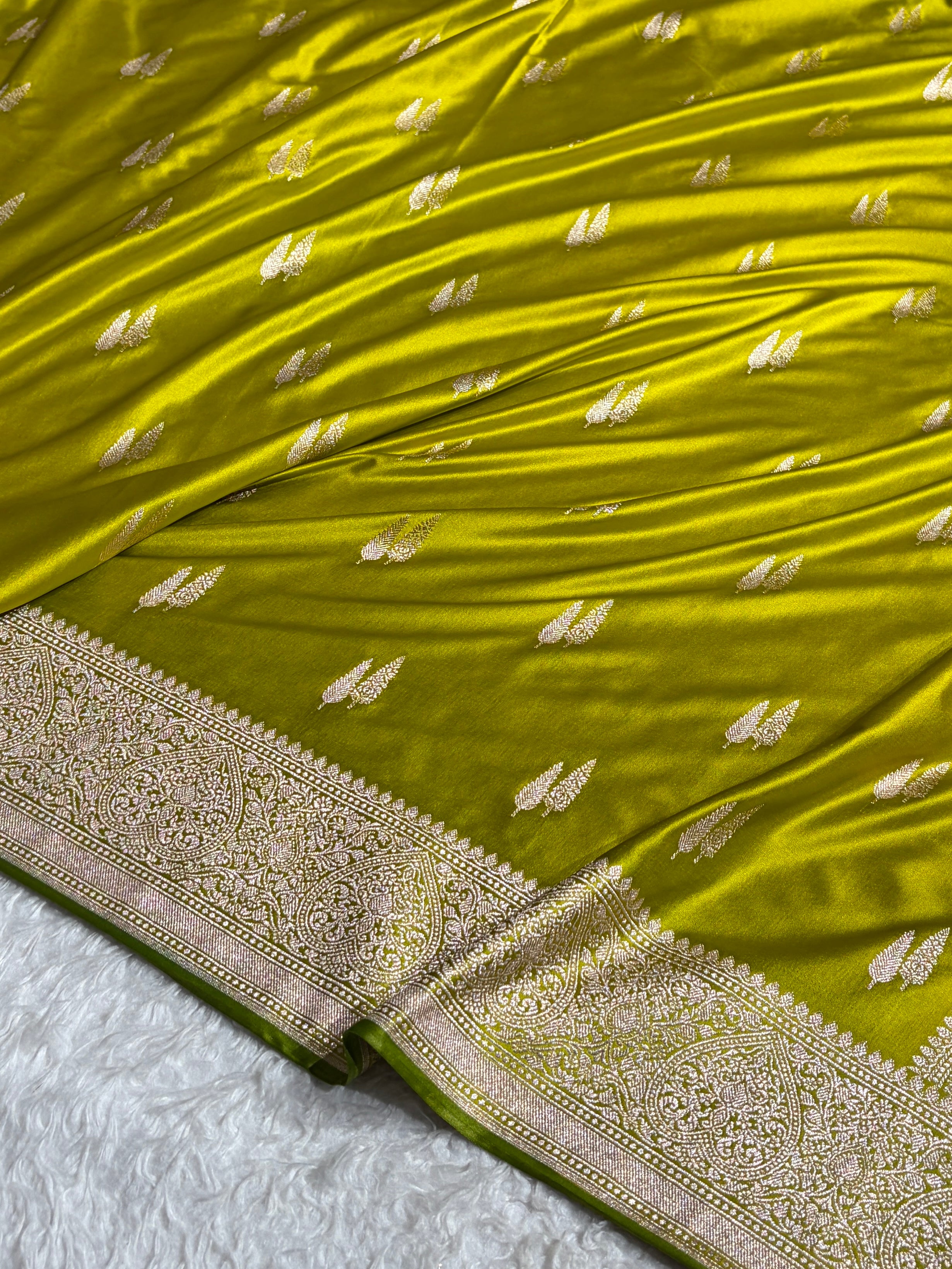 Banarasi Floral Booti Pattern in Liril Mahndi Shades Floral Mashru Silk Saree MCS102