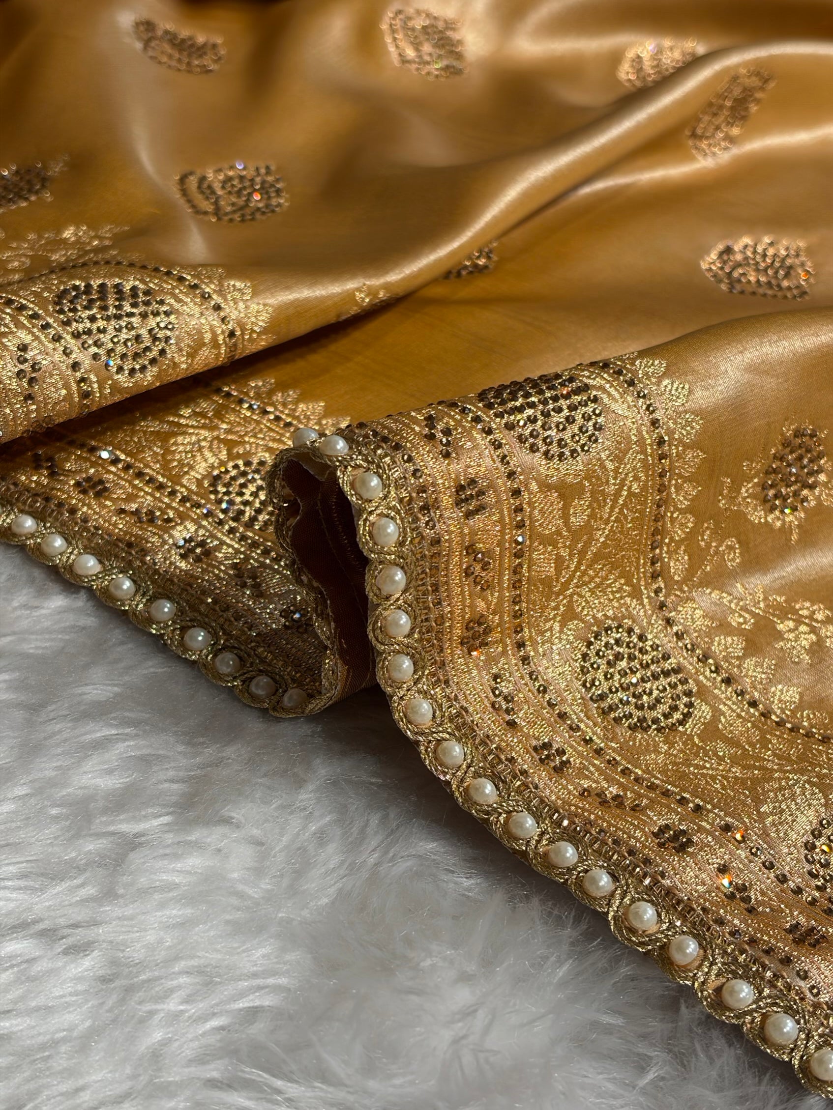 Banarasi Bridal Beige Booti stone work With Gotta Patti BSSGP20