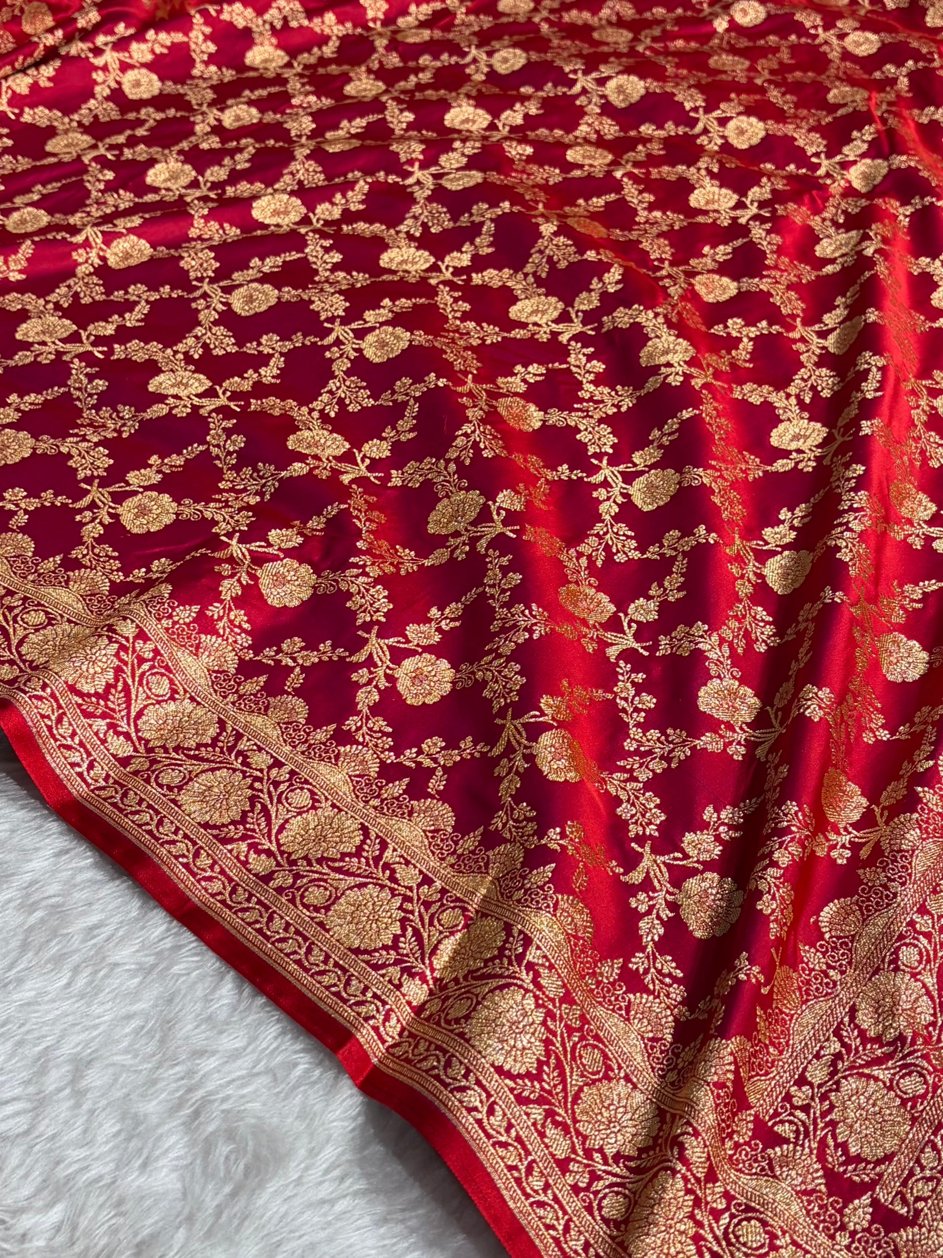 Reddish Magenta Shades Jaal Floral Pattern Satin Katan Silk Saree SK80