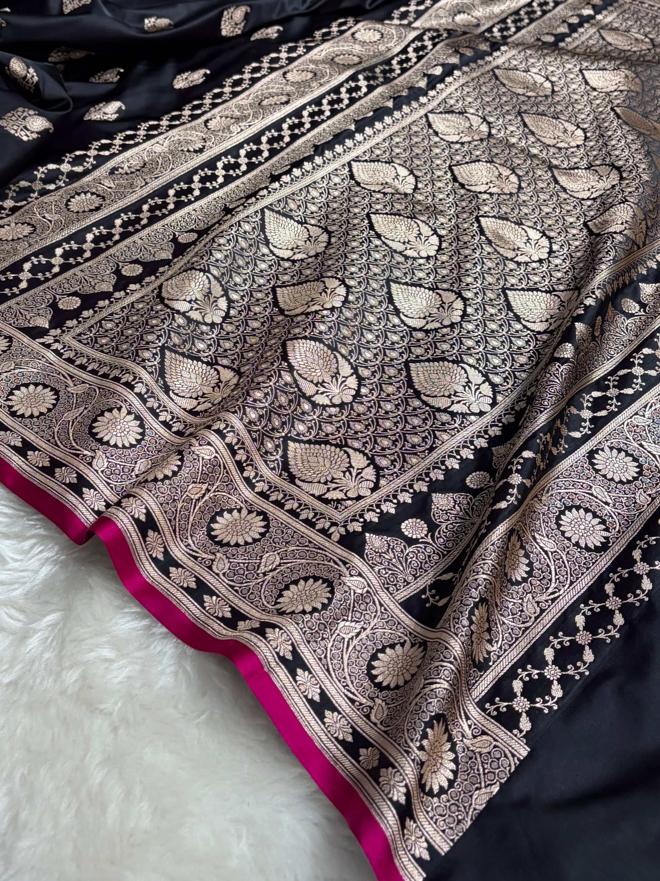 Blackish Wine Shades Banarasi Boota Pattern Floral Mashru Silk Saree MSM-114