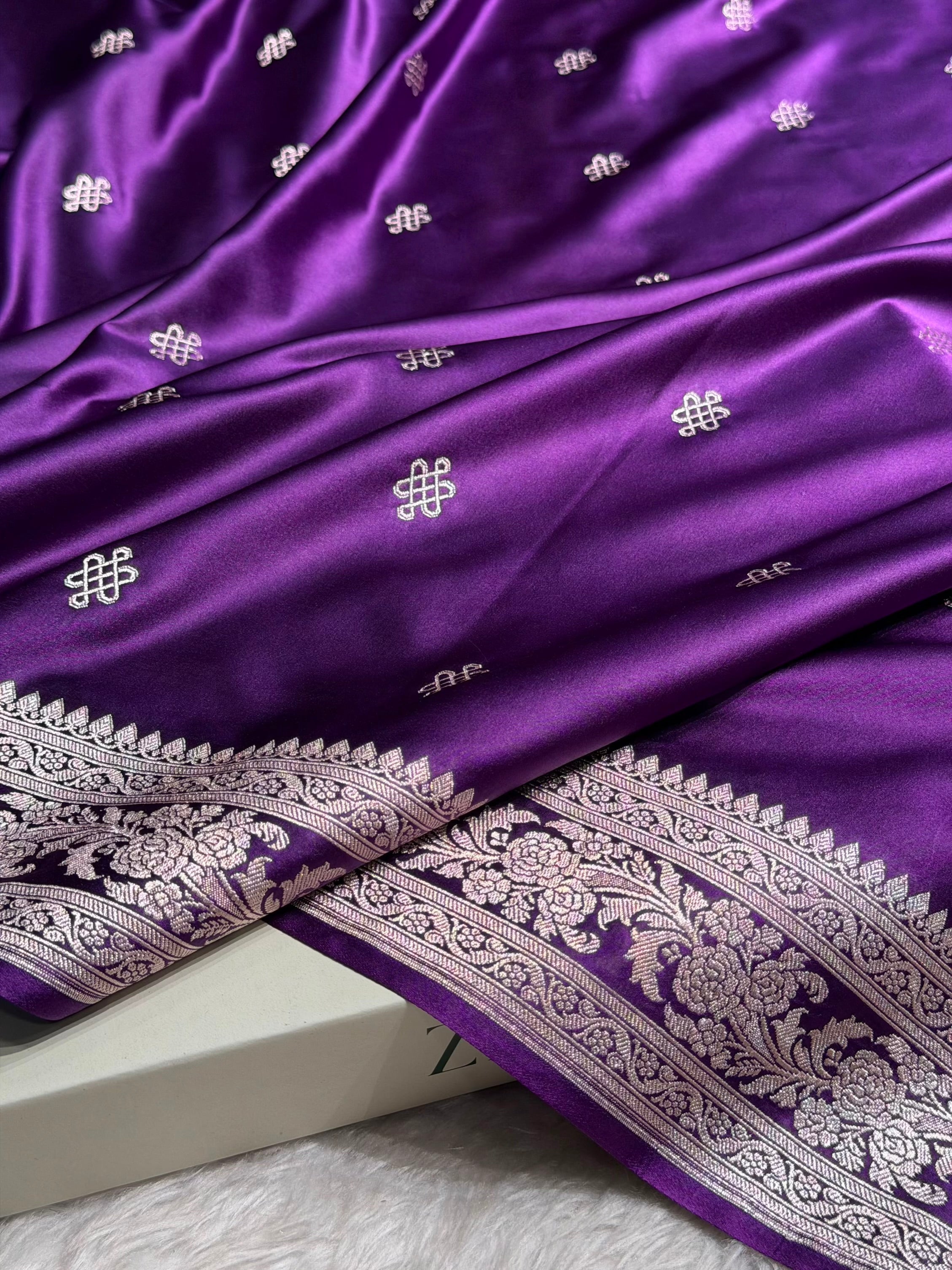 Banarasi Floral Booti Pattern in Purple Shades Floral Mashru Silk Saree MCS101