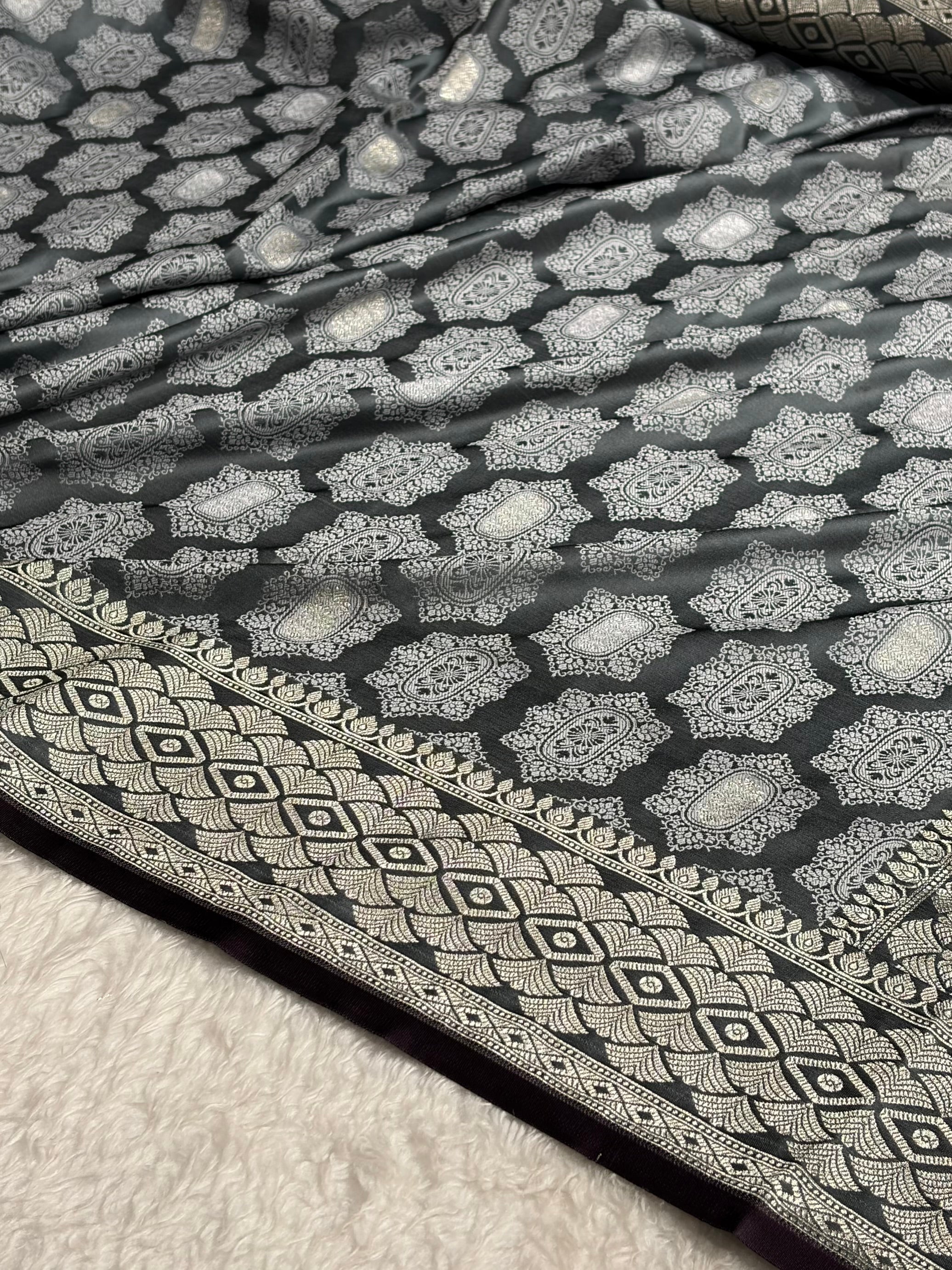 Banarasi Dark Grey Shades Tanchoi Motif Mashru Silk Saree