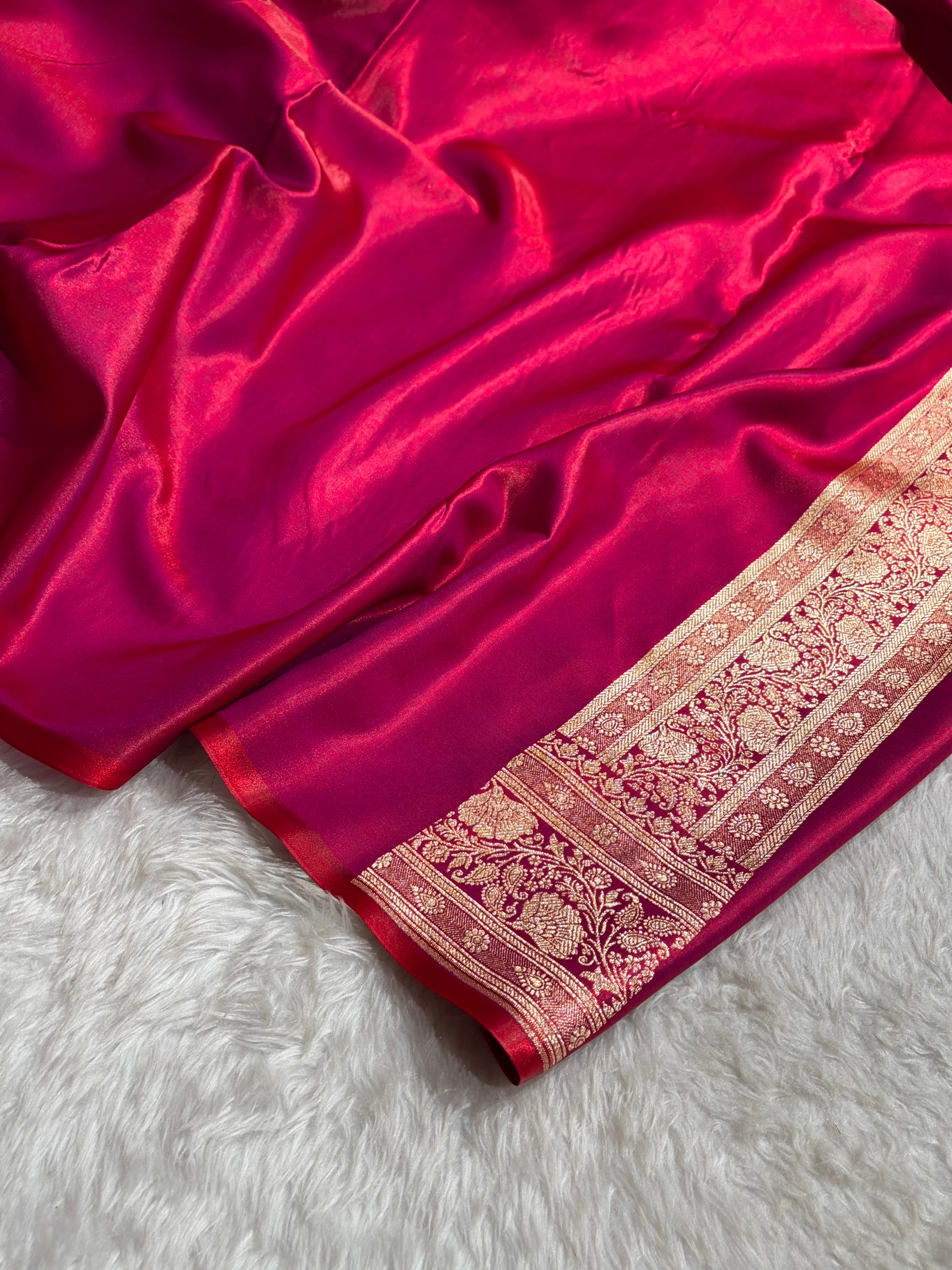 Reddish Magenta Shades Jaal Pattern Banarasi Satin Silk Saree SS48