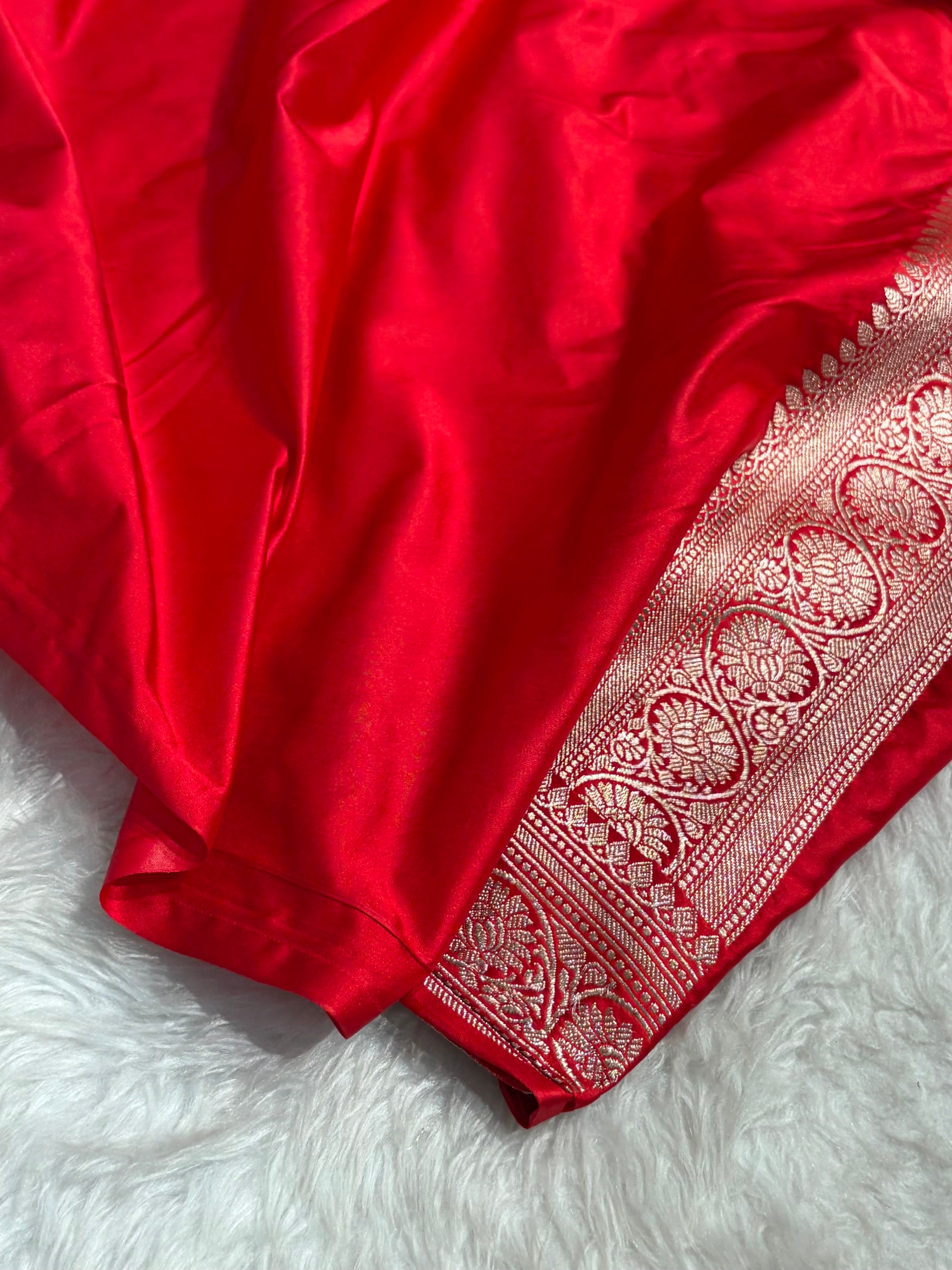 Banarasi Contrast White / Red Shades Jaal With Mashru Silk Saree MCS63
