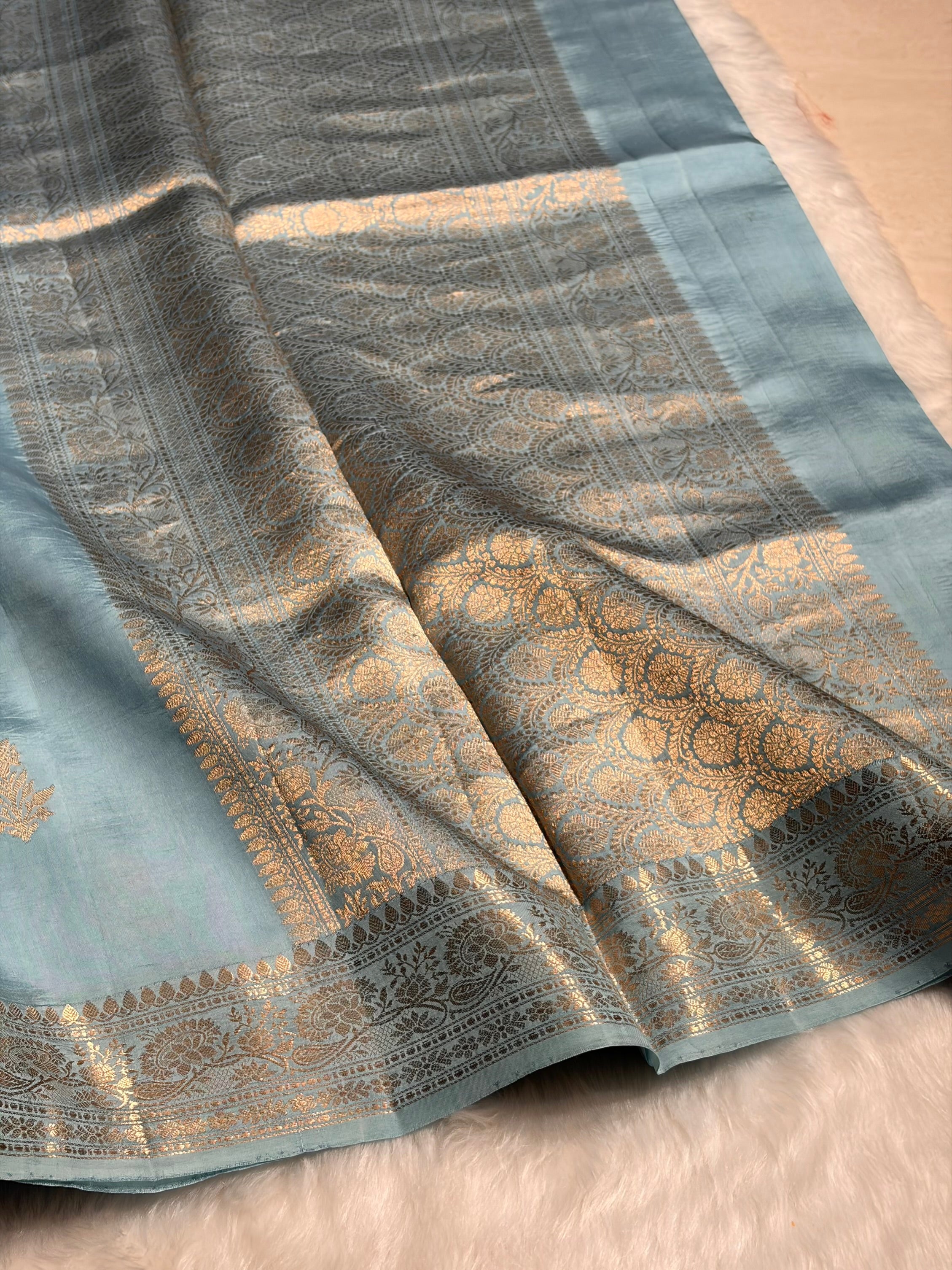 Lavender Shades Handwoven Pure Raw Mango Silk RM-46