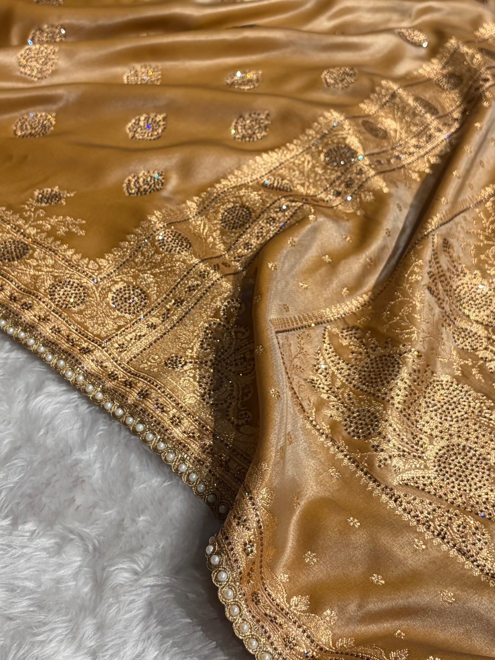 Banarasi Bridal Beige Booti stone work With Gotta Patti BSS20