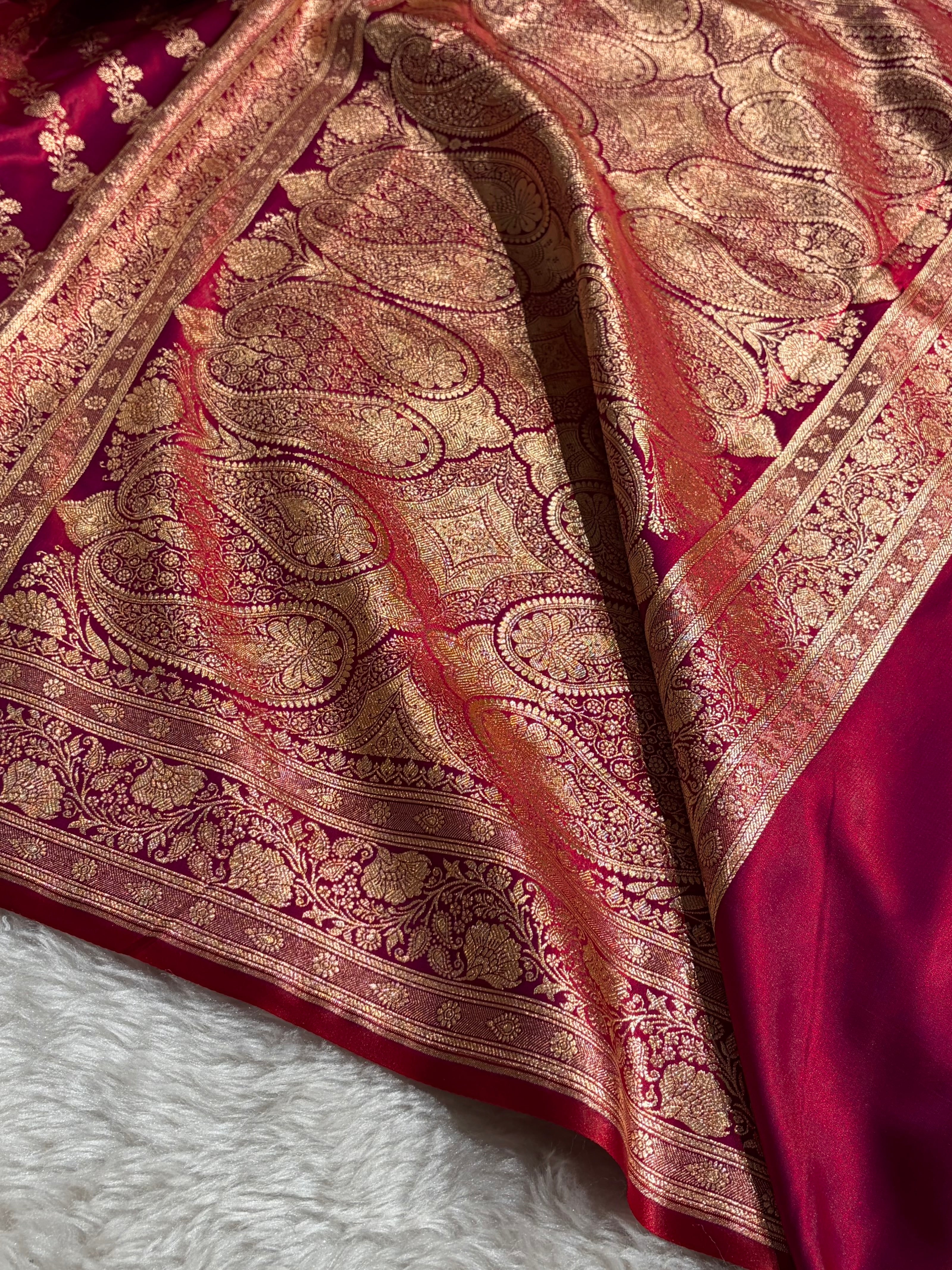 Banarasi Magentic Red Shades Cross Pattern Banarasi Satin Silk Saree SS51