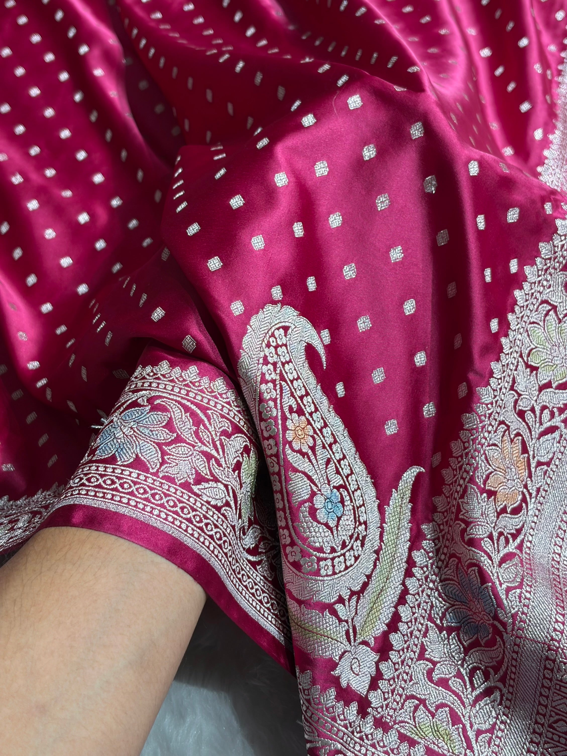 Banarasi Floral Pattern in Deep Magenta Shades Floral Mashru Silk Saree MCS95