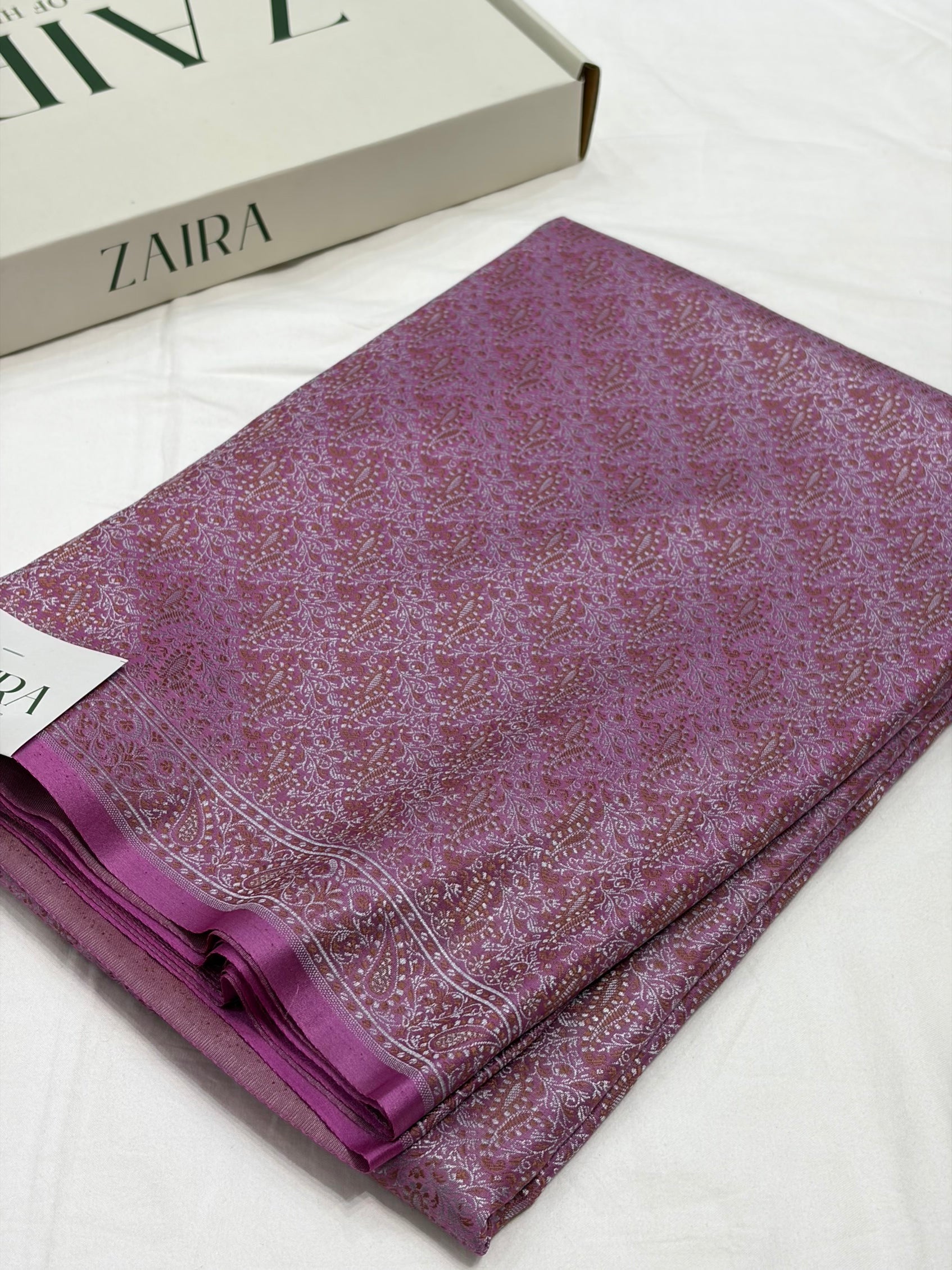 Magnetic Rani Shade With Tanchoi Jamawar Pattern Mashru Silk Saree