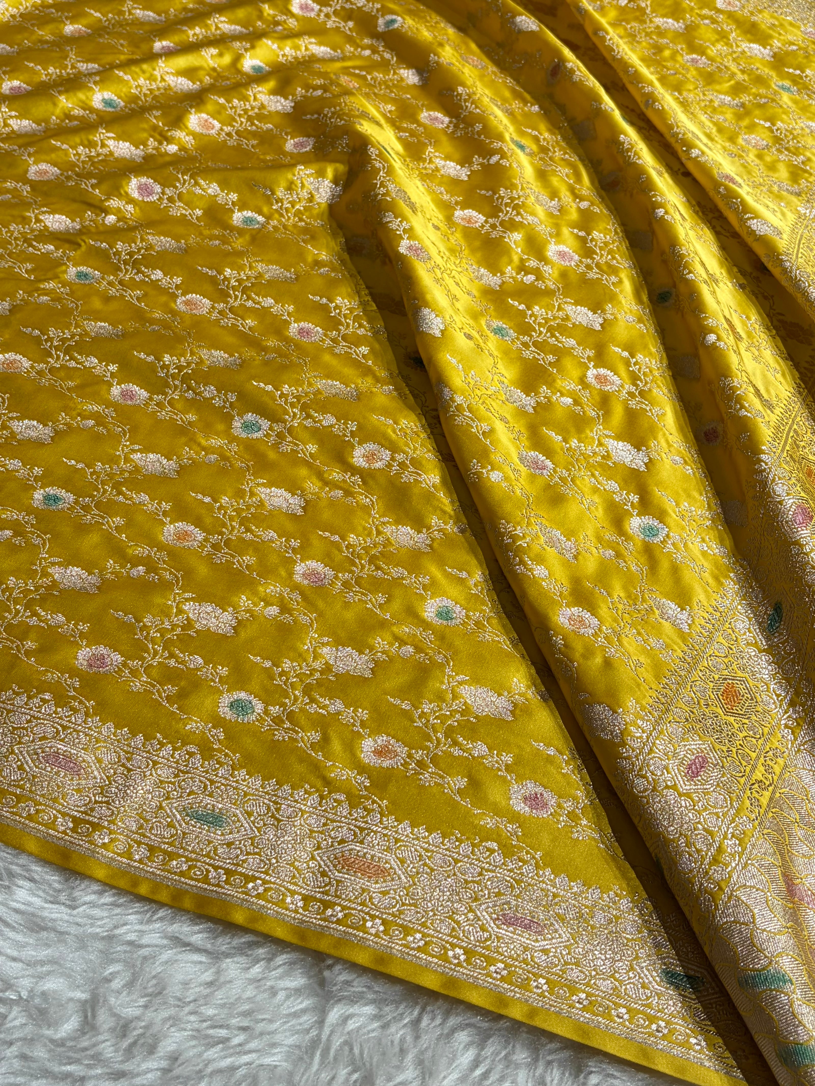 Banarasi Yellow Shades Minakari Floral Mashru Silk Saree MCS92