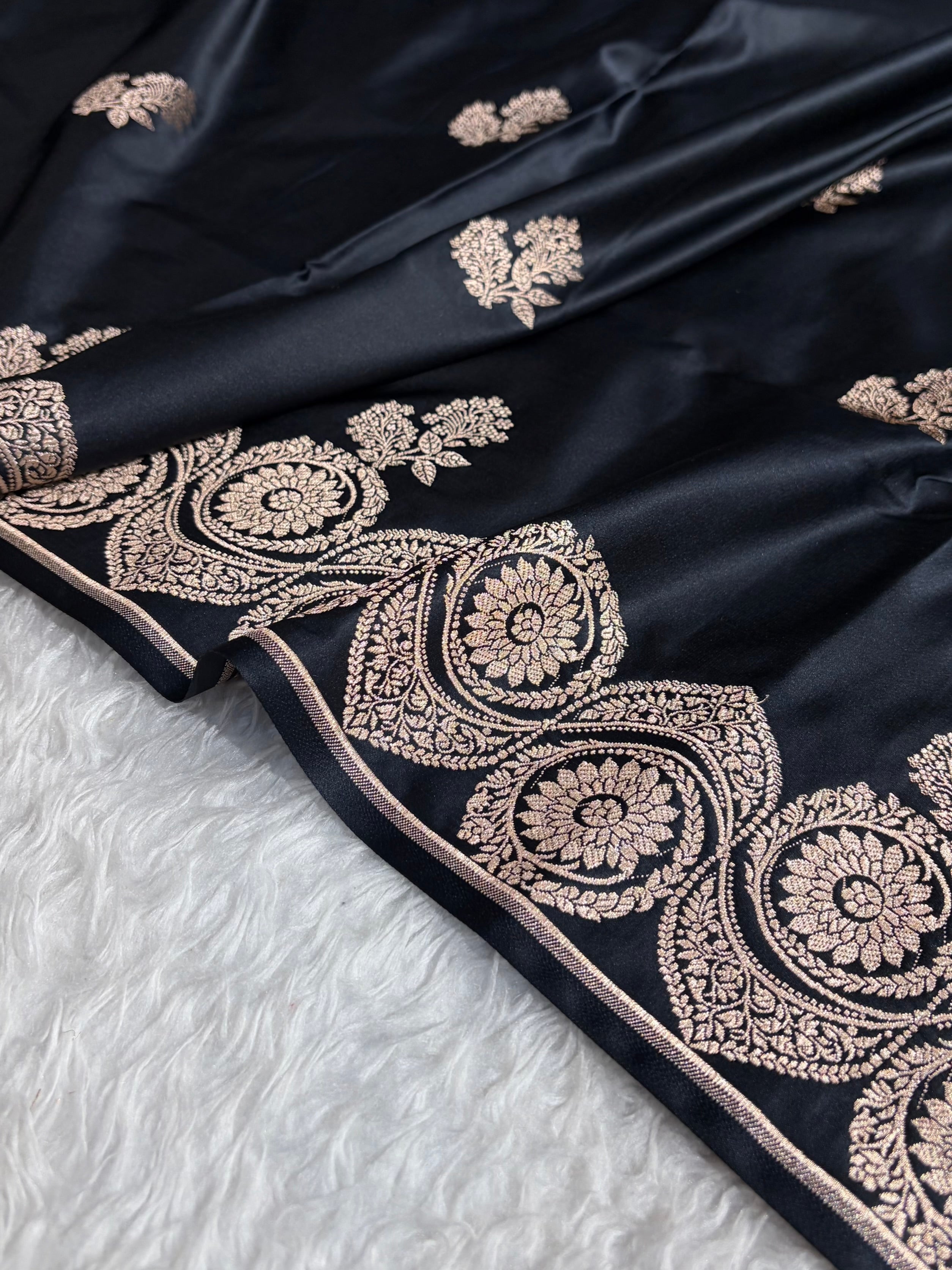 Black Shades Banarasi Boota Pattern Floral Mashru Silk Saree MSM-110