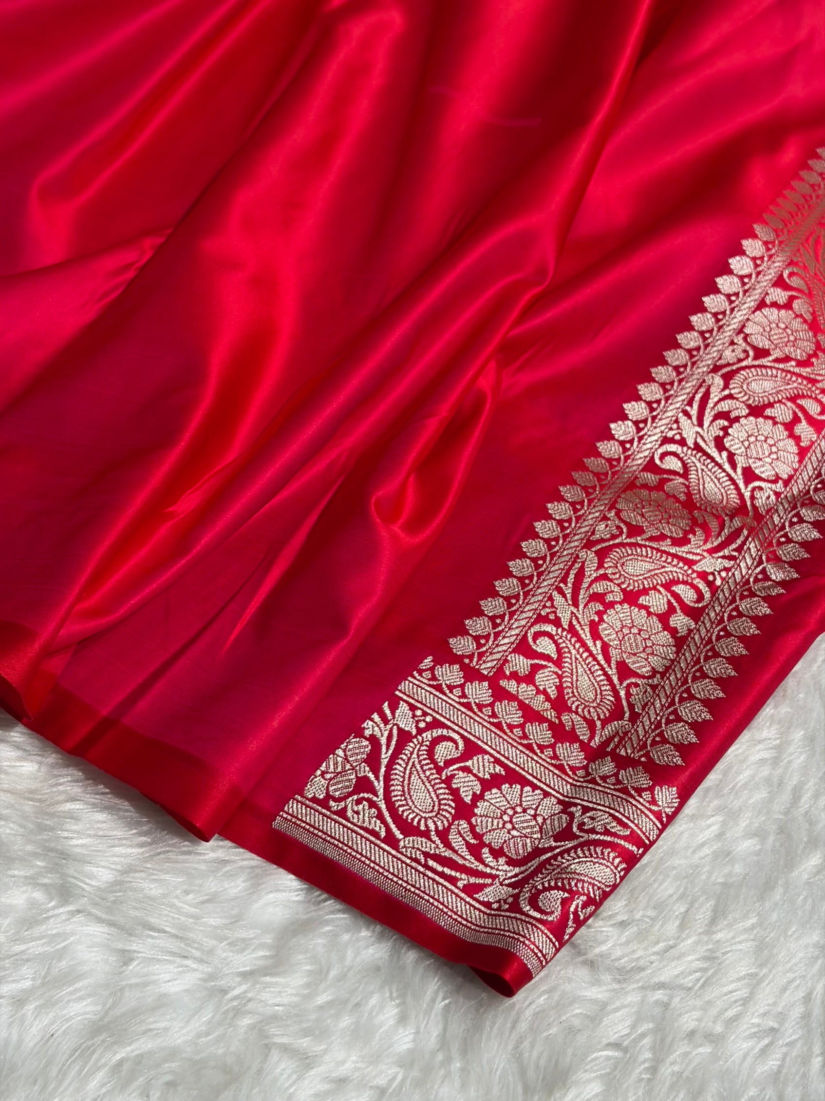 Contrast Banarasi Satin Katan Saree Booti Pattern in Dark Navy / Red Shades SK140