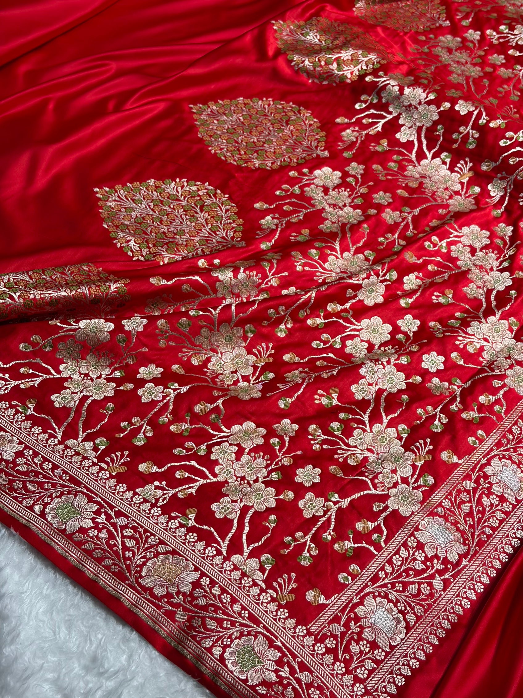 Red Shades Banarasi With Plain Minakari Broder Pattern Mashru Silk Saree MSM-135