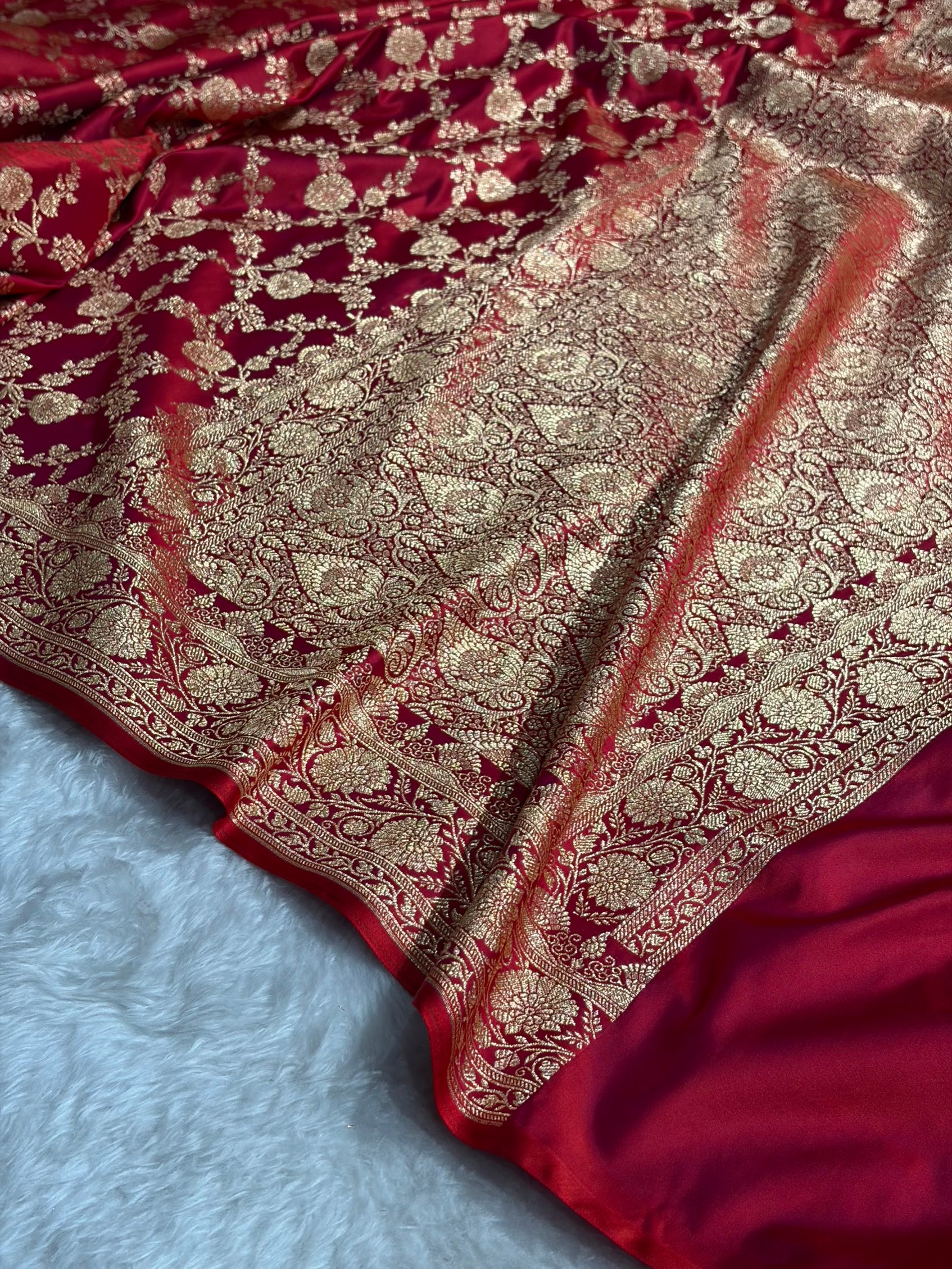Reddish Magenta Shades Jaal Floral Pattern Satin Katan Silk Saree SK80