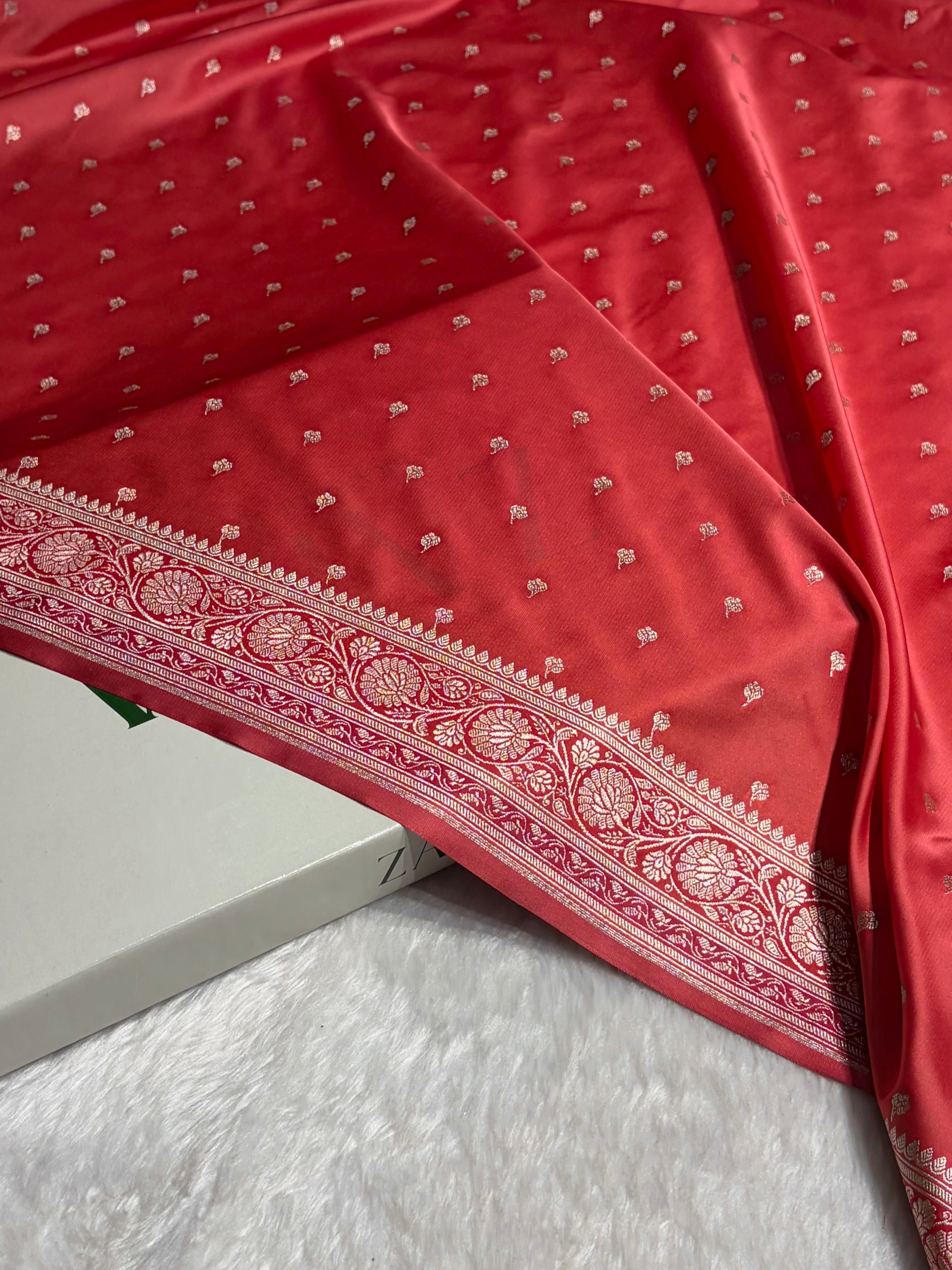 Rusty Peach Shades With Contrast Border Booti Mashru Silk Saree MS78