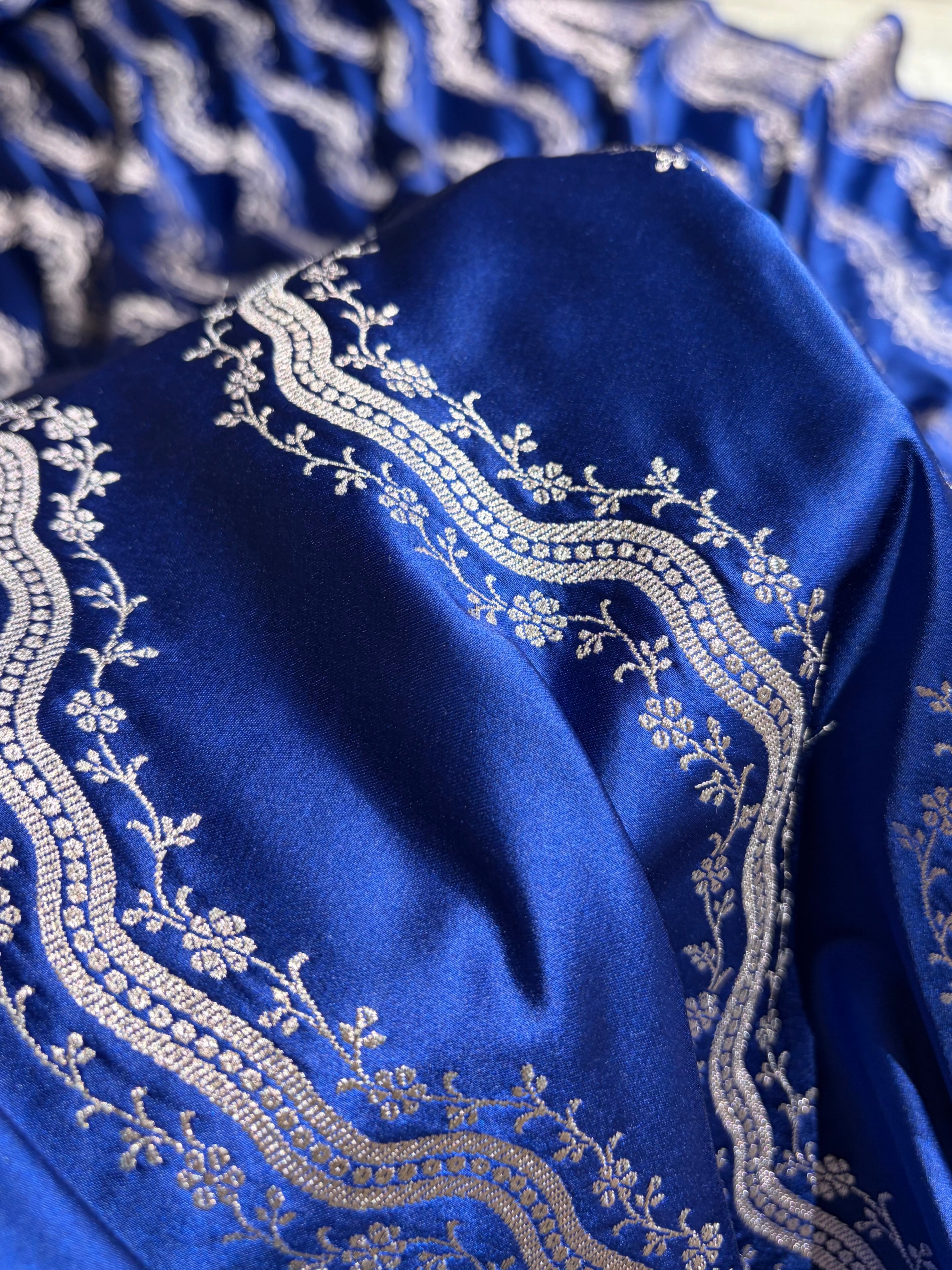 Banarasi Cross Pattern in Royal Blue Shades Floral Mashru Silk Saree MS93