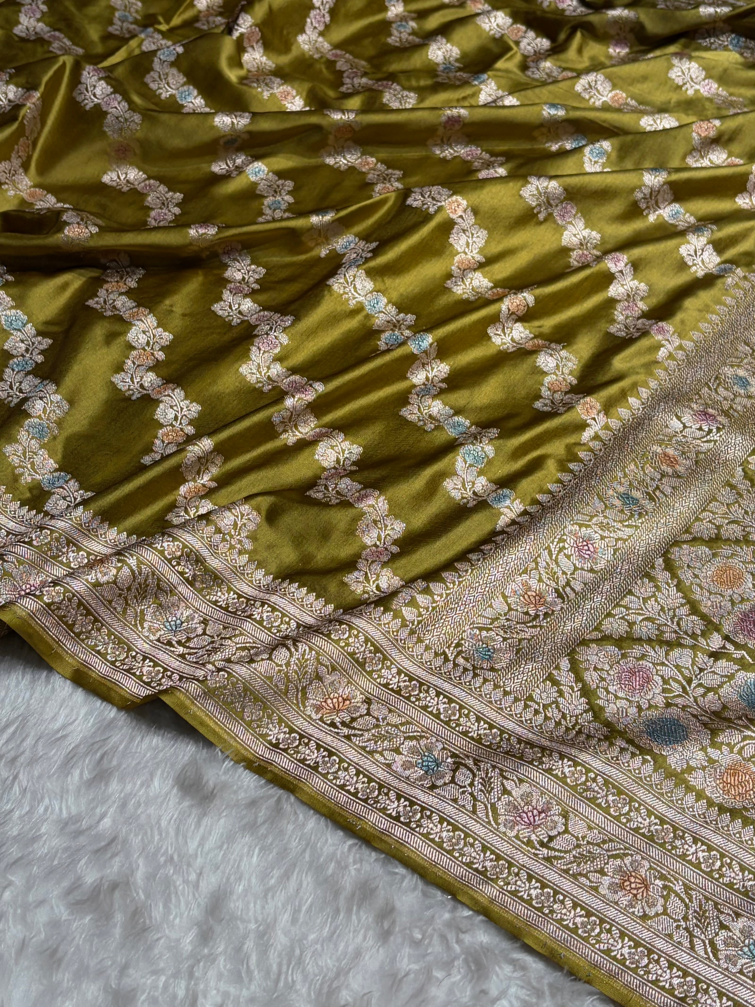 Dusty Mehendi Shades Banarasi Minakari Mashru Silk Saree With Cross Pattern MS02
