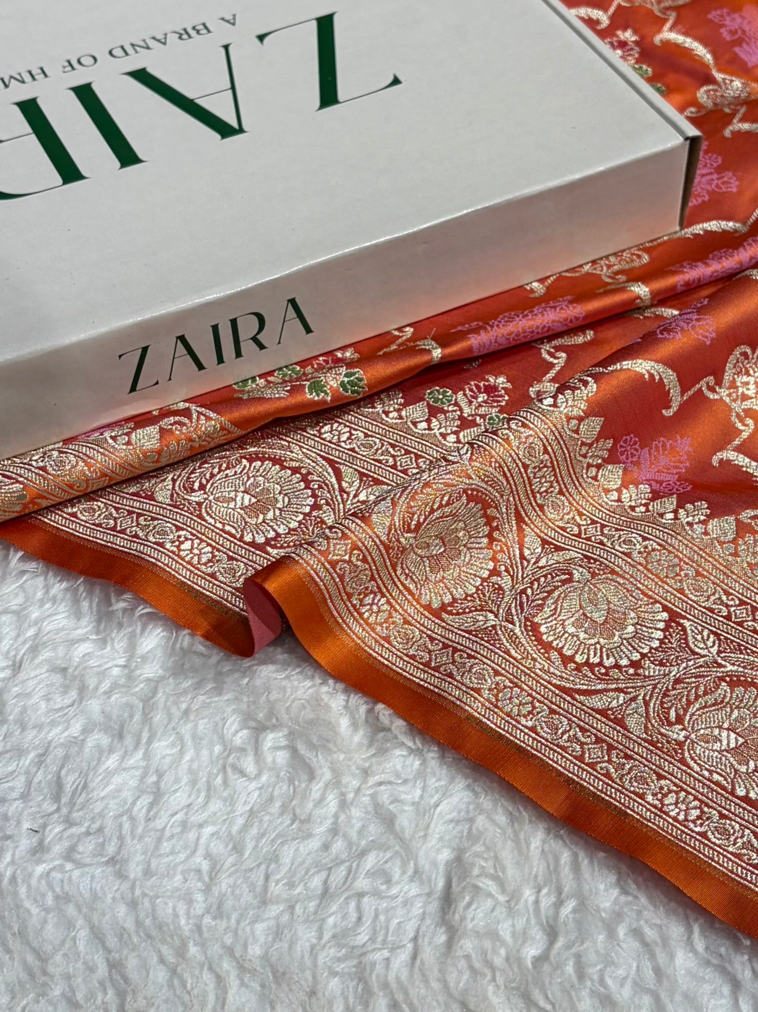 Magentic Gold Shades Tanchoi Motif Mashru Silk Saree