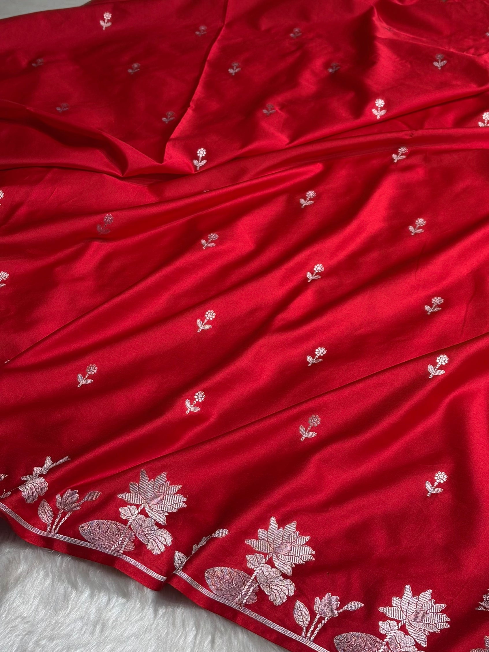 Red Floral Border Booti Mashru Silk Saree MS54