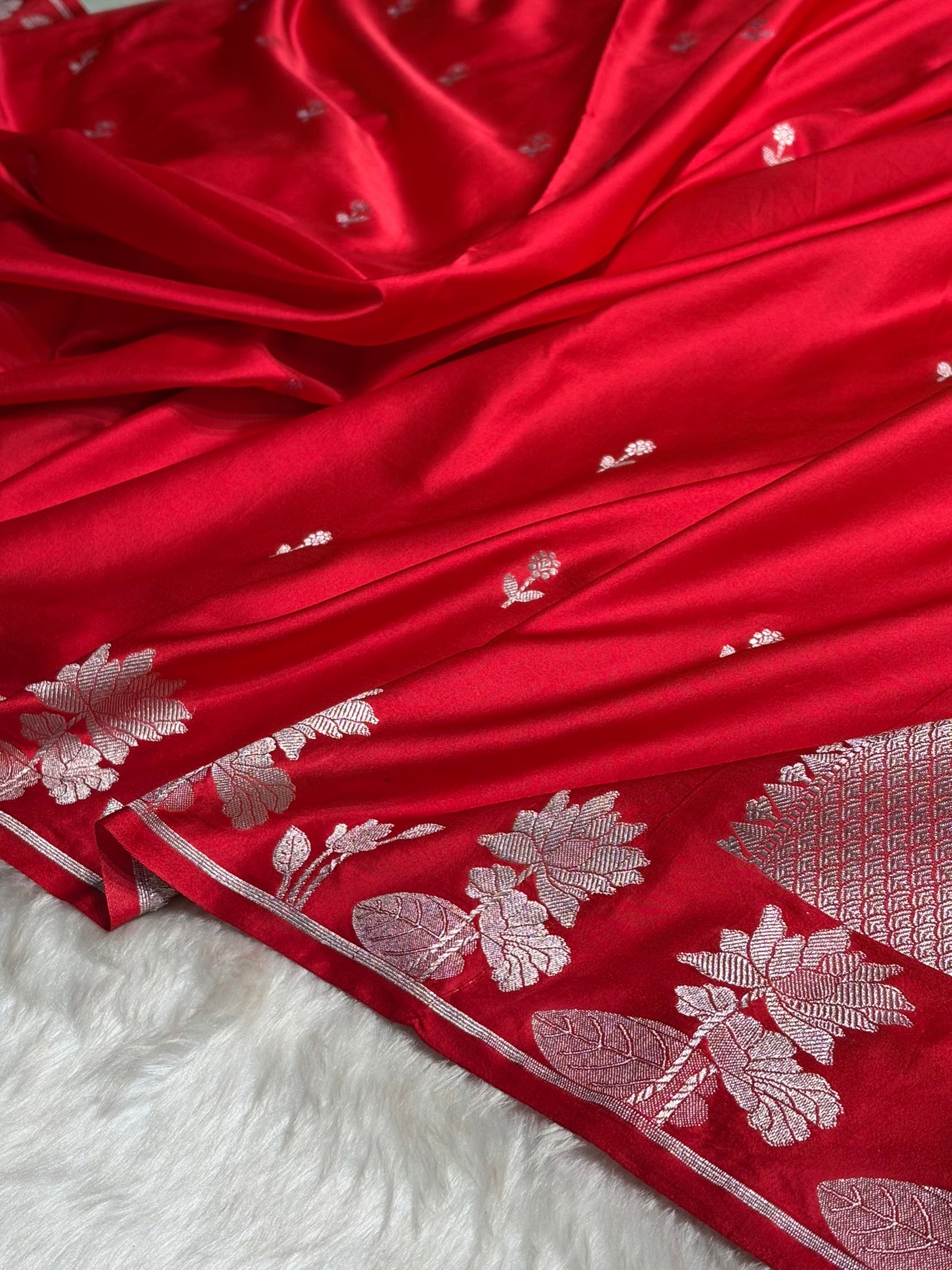 Red Floral Border Booti Mashru Silk Saree MS54