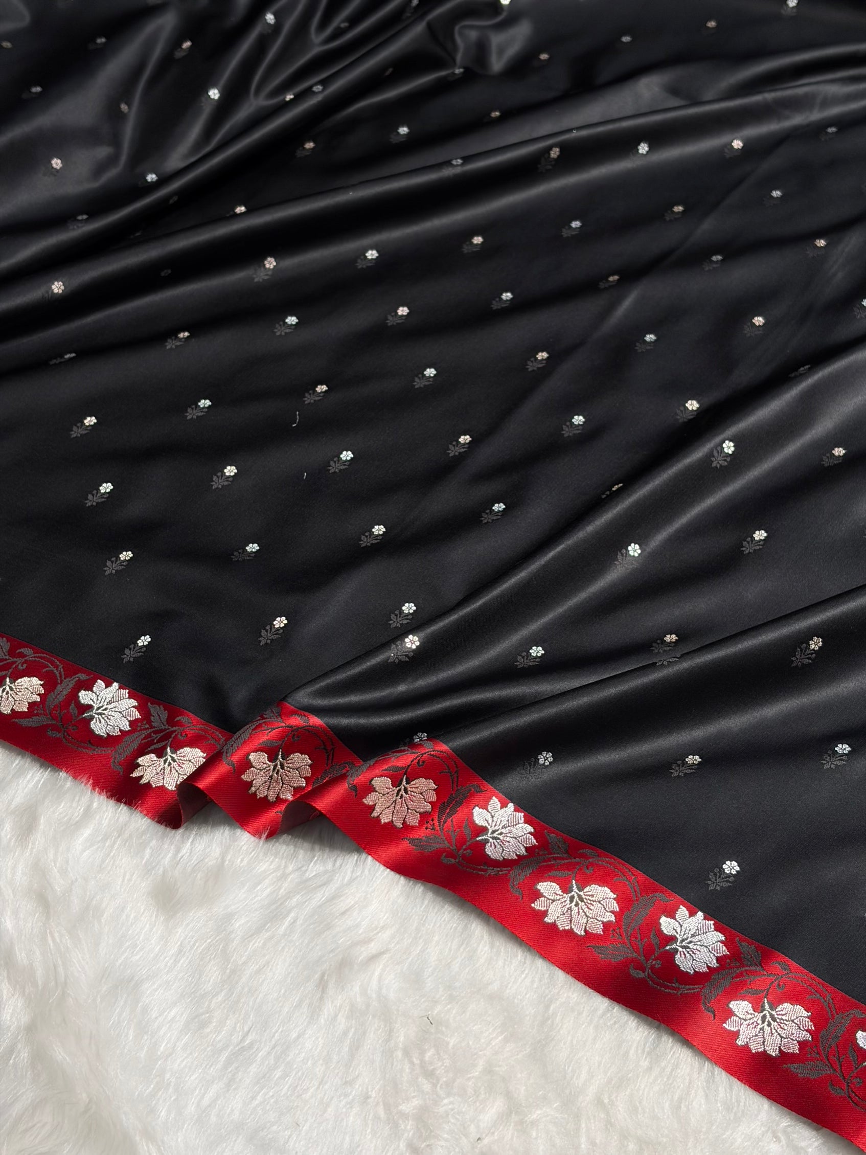 Contrast Black With Red Floral Boota With Floral Border Mashru Silk Saree MSM 78