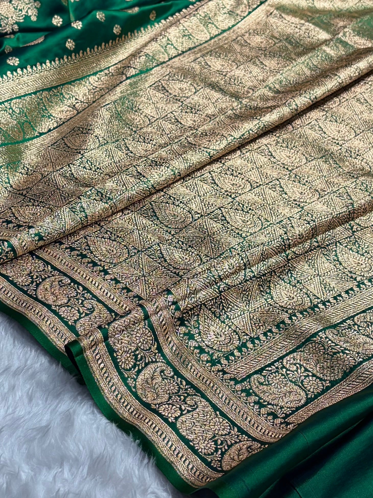 Banarasi Satin Katan Saree With Unique Boota in Cross Green Shades SK92