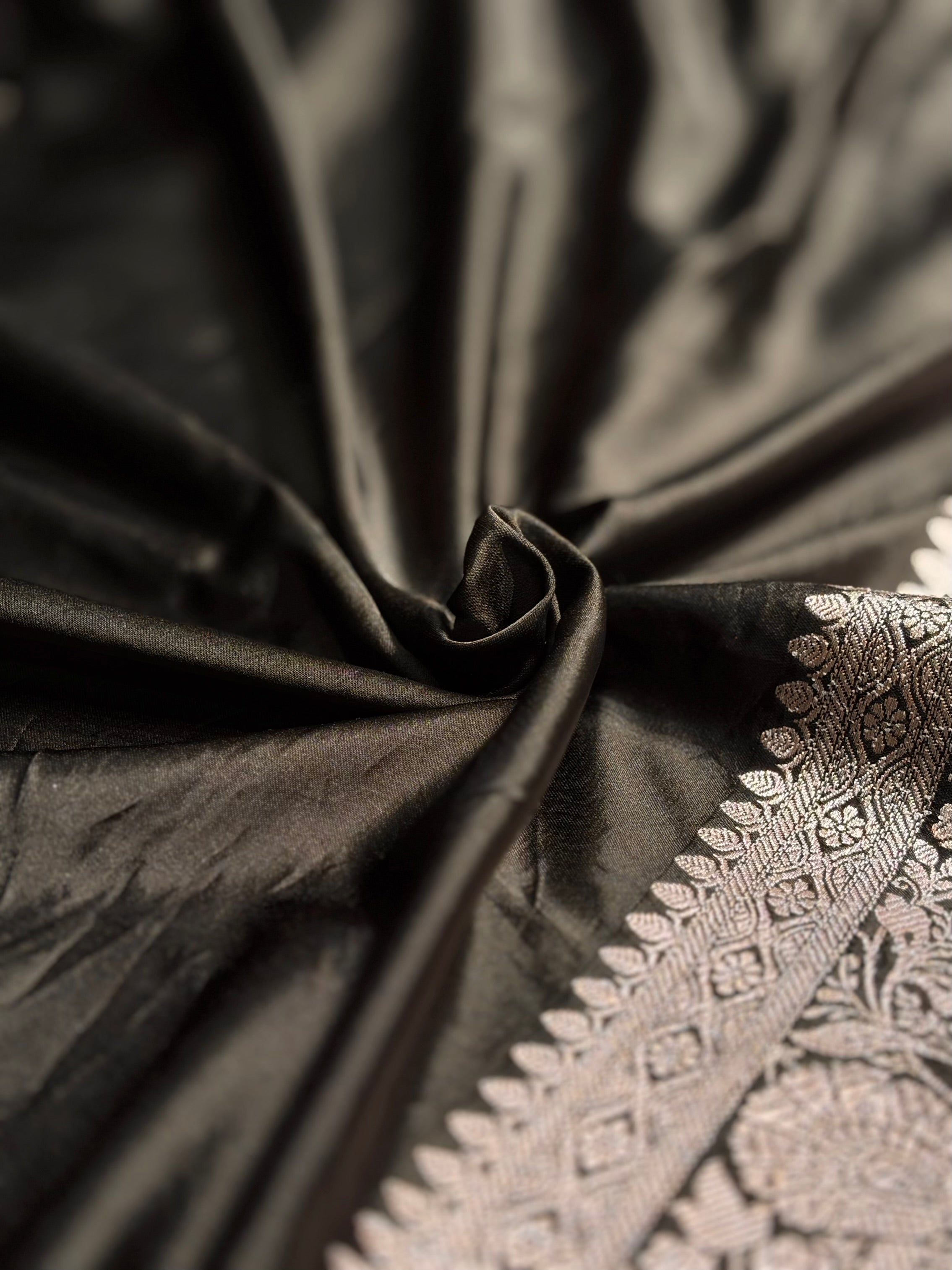 Bottle Green Shade Booti Mashru Silk Saree MS38