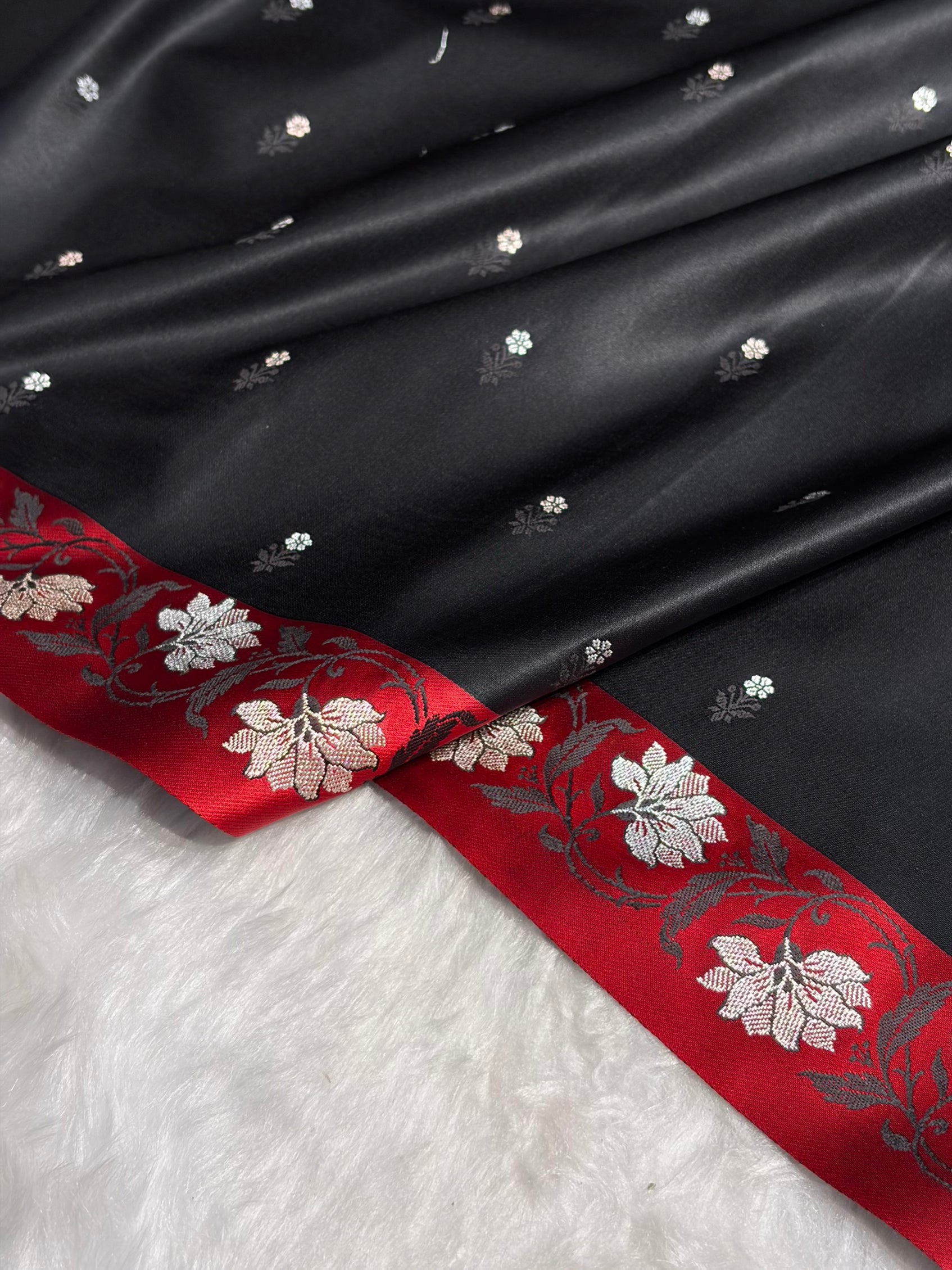 Contrast Black With Red Floral Boota With Floral Border Mashru Silk Saree MSM 78