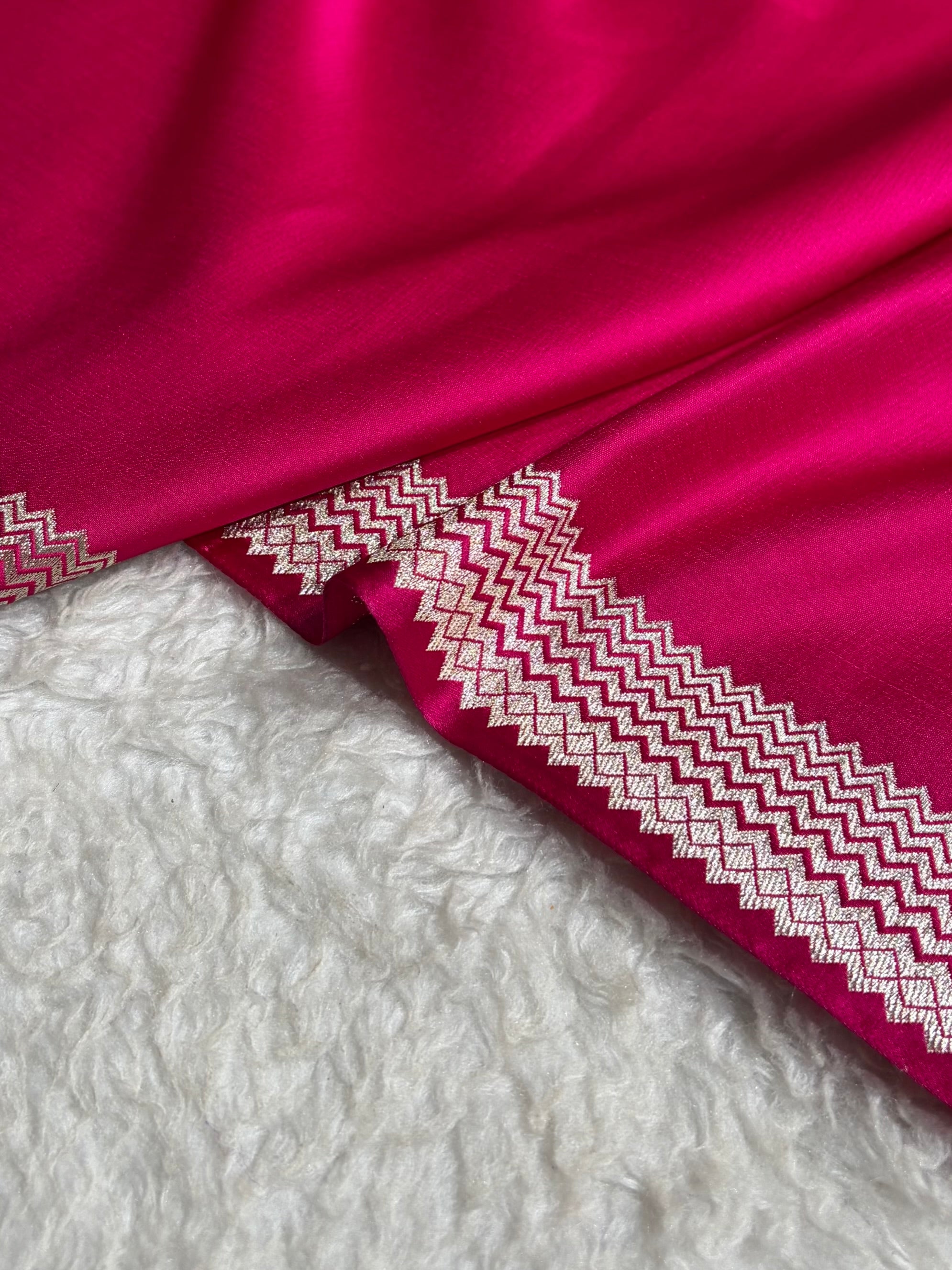 Premium Banarasi Satin Katan Saree Plain With Tanchoi Blouse in Rani Shades SK129