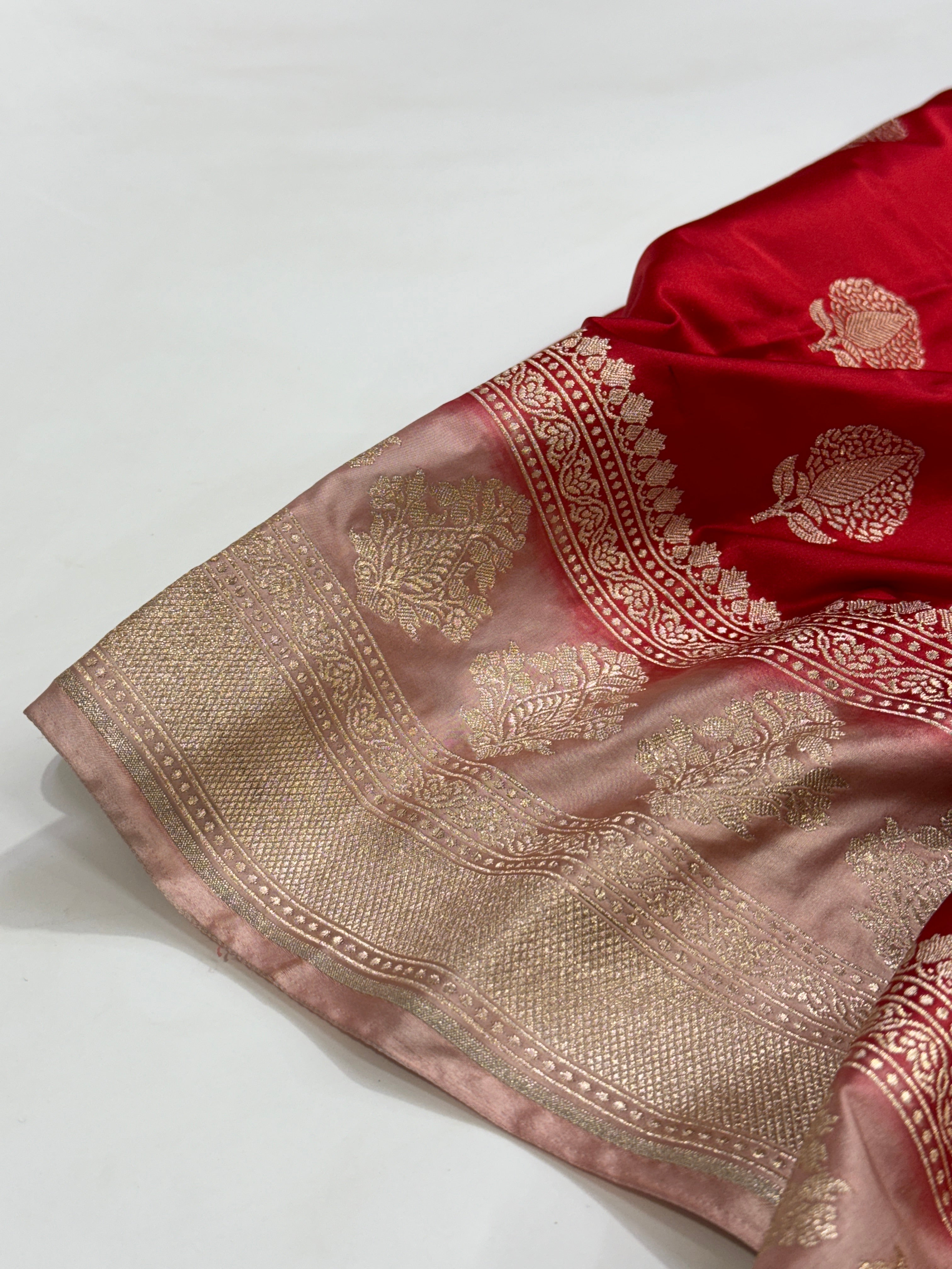 Contrast Red-Peach Combination Border Mashru Silk Saree With Big Border