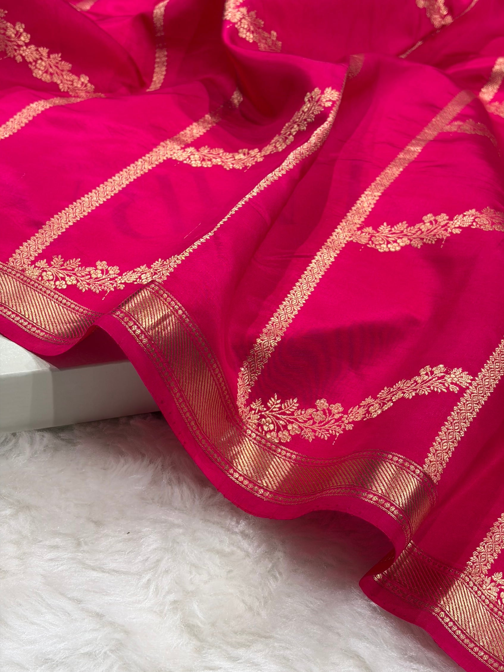 Banarasi Red Shades Handwoven Pure Paper Silk RM-68
