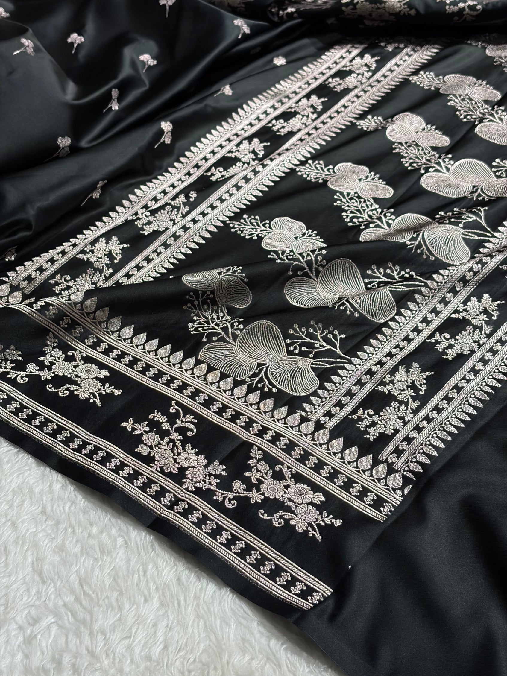 Black Shades Banarasi Boota Pattern Floral Mashru Silk Saree