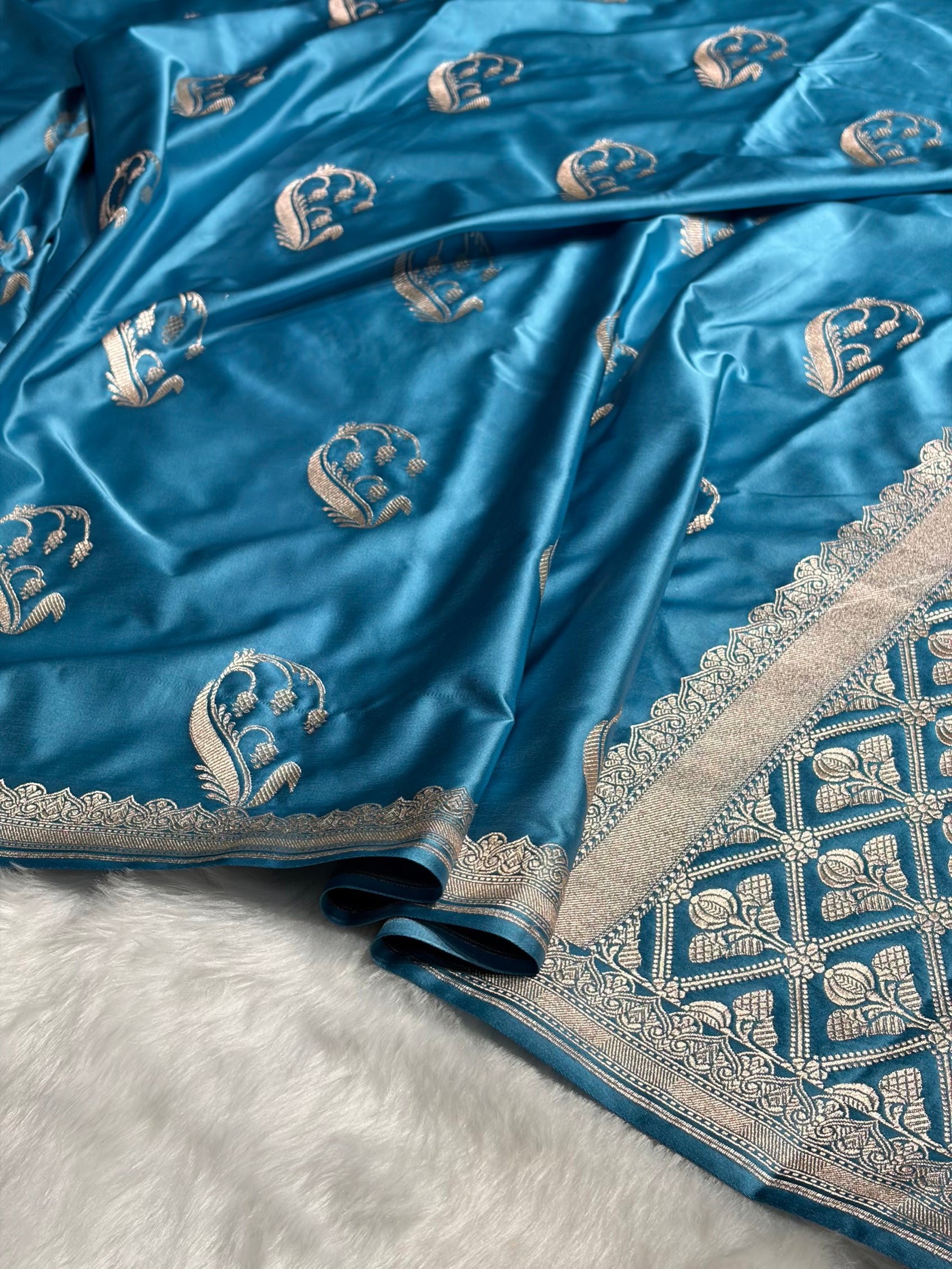 Firozi Shades Unique Boota Motif Mashru Silk Saree MS12