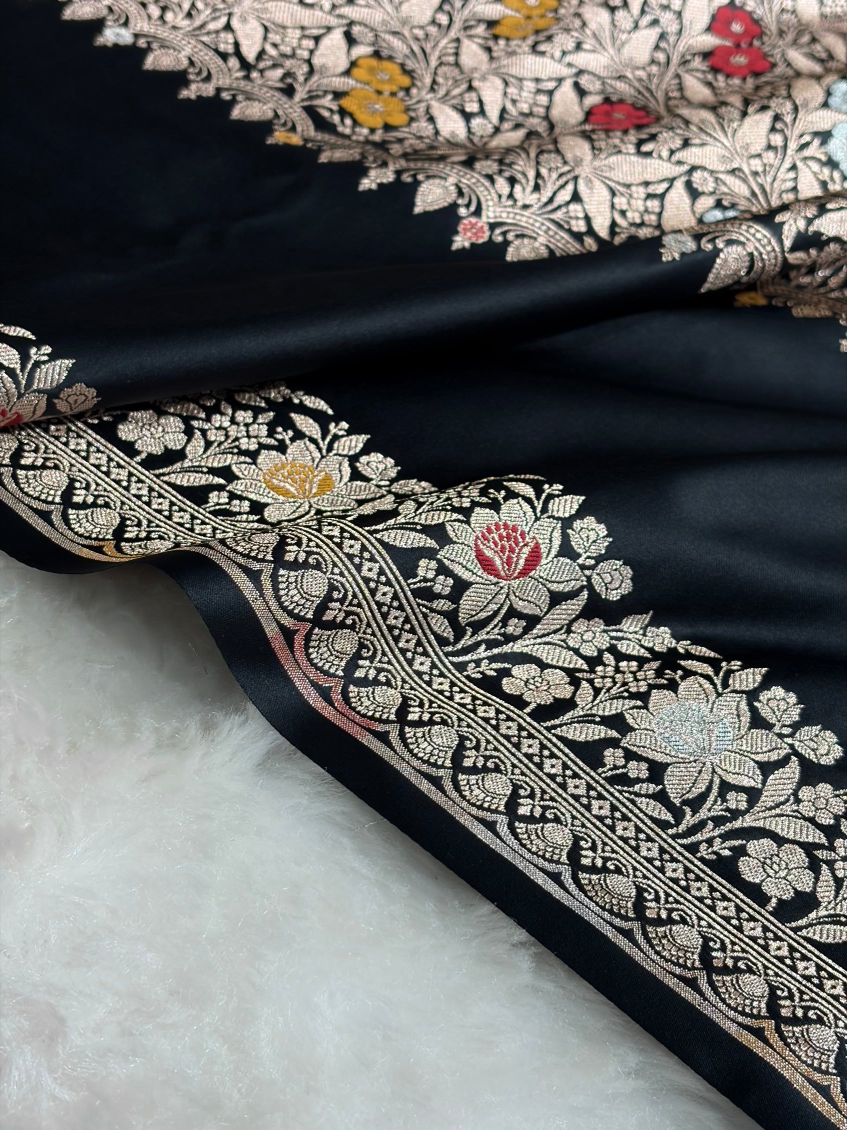 Black Shades Banarasi Minakari Boota Skirt Pattern Floral Mashru Silk Saree MSM-116