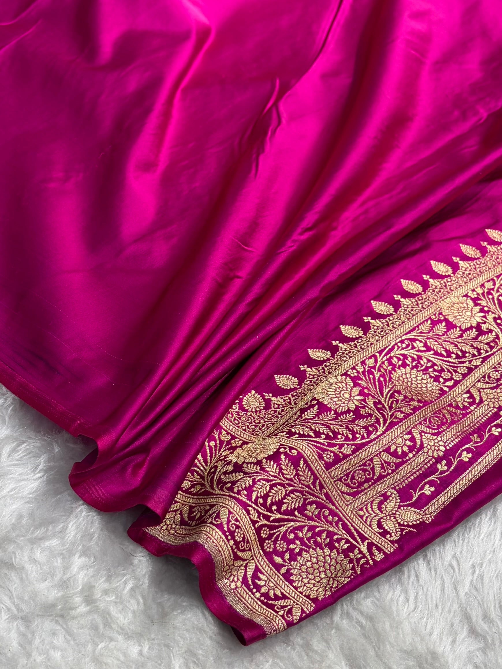 Rani Banarasi Jaal Katan Silk Saree SKM37