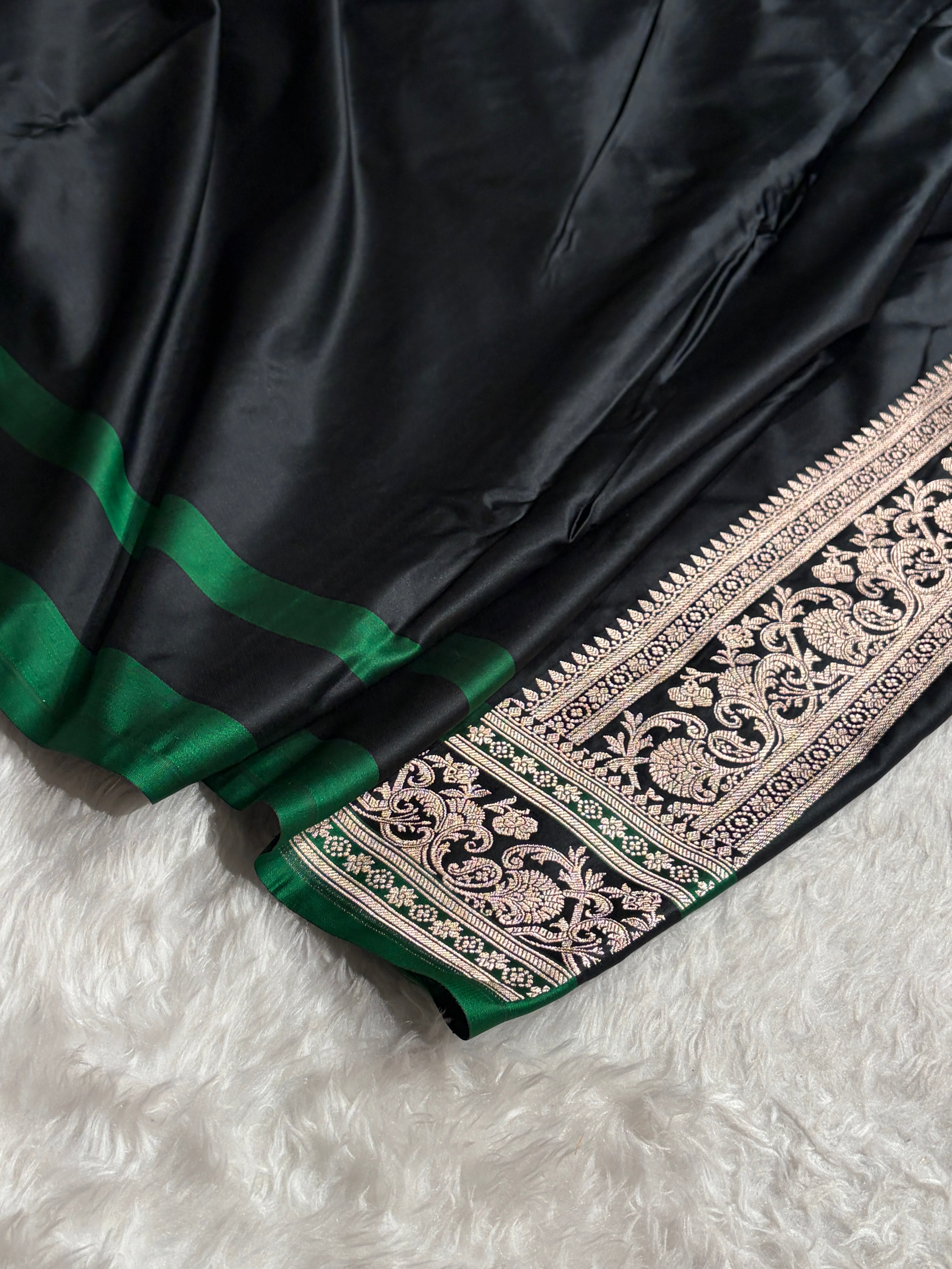 Banarasi Peacock With Contrast Black Floral Border Mashru Silk Saree MSM-100