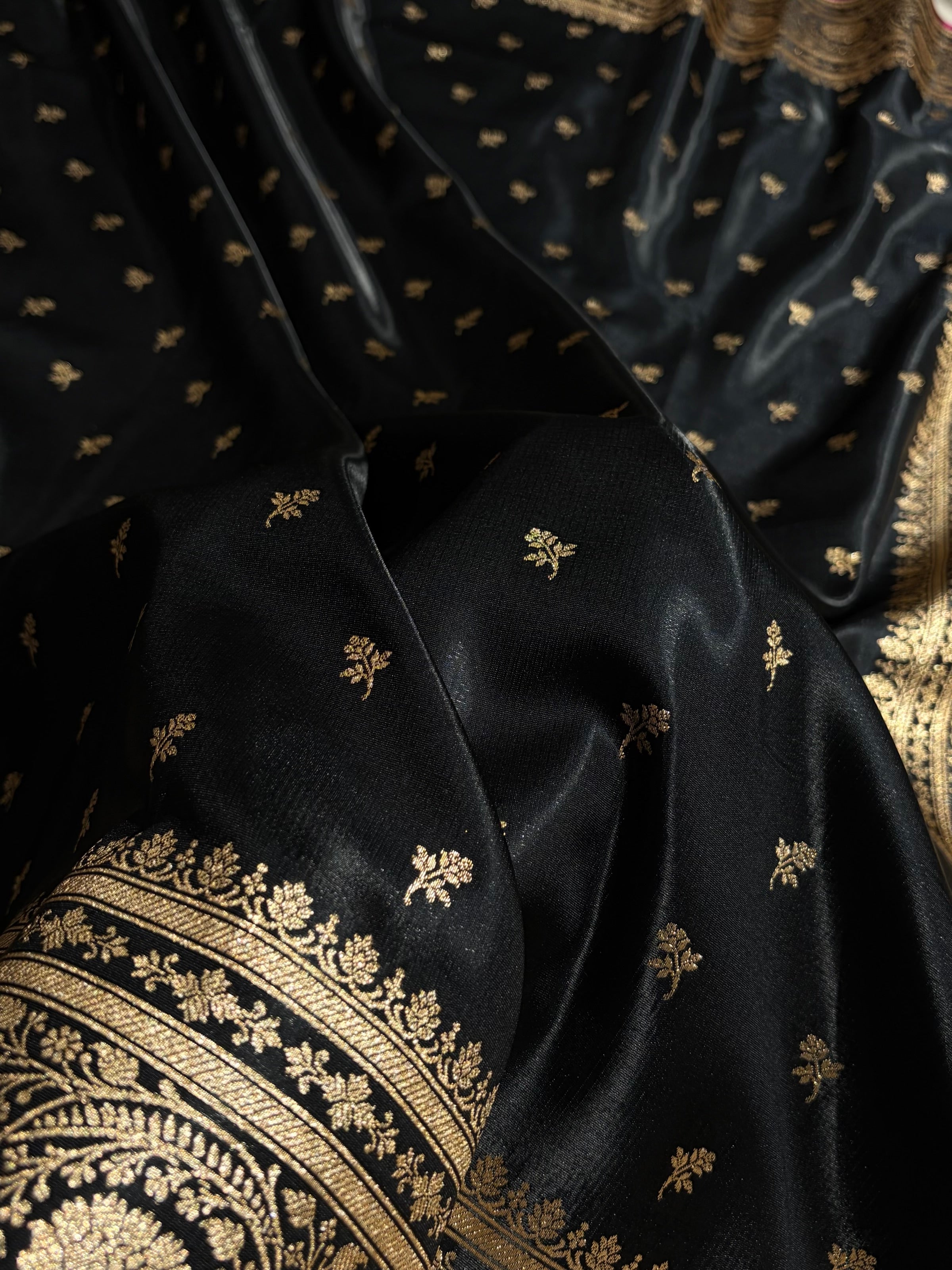 Banarasi Black Shades Cross Pattern Banarasi Satin Silk Saree SS52